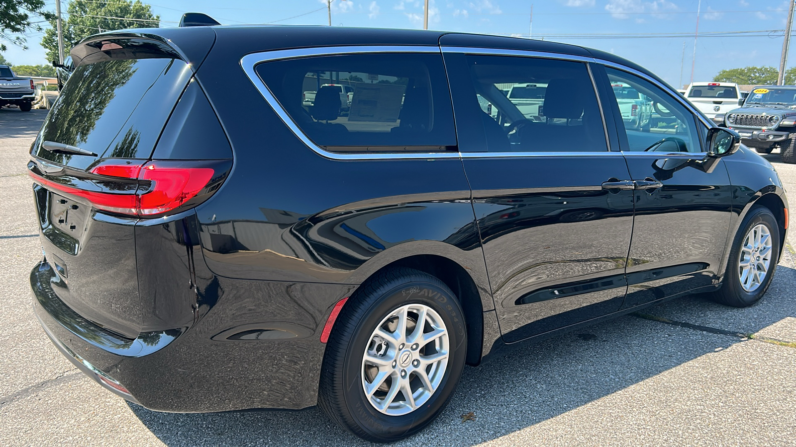 2024 Chrysler Pacifica Touring L 3