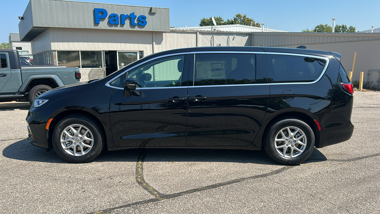 2024 Chrysler Pacifica Touring L 6