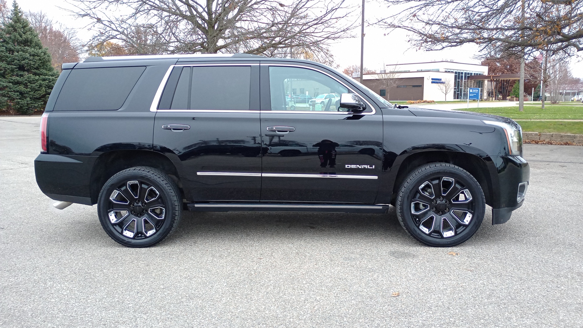 2019 GMC Yukon Denali 2