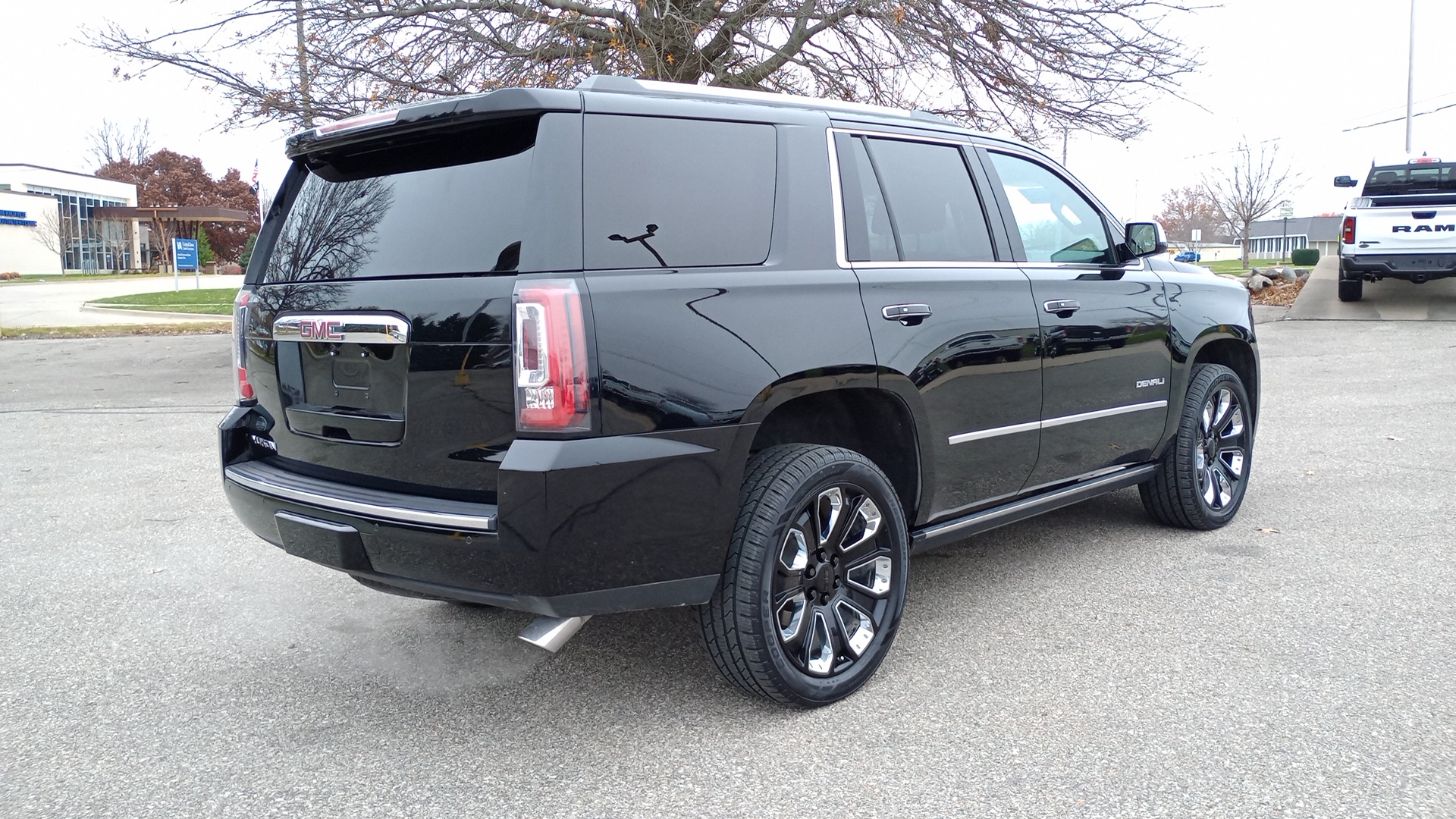 2019 GMC Yukon Denali 3