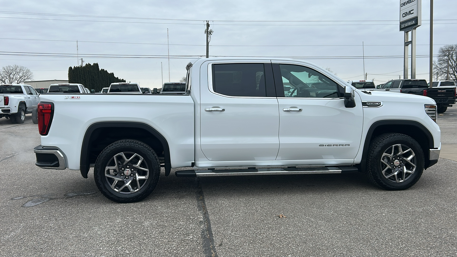 2025 GMC Sierra 1500 SLT 2