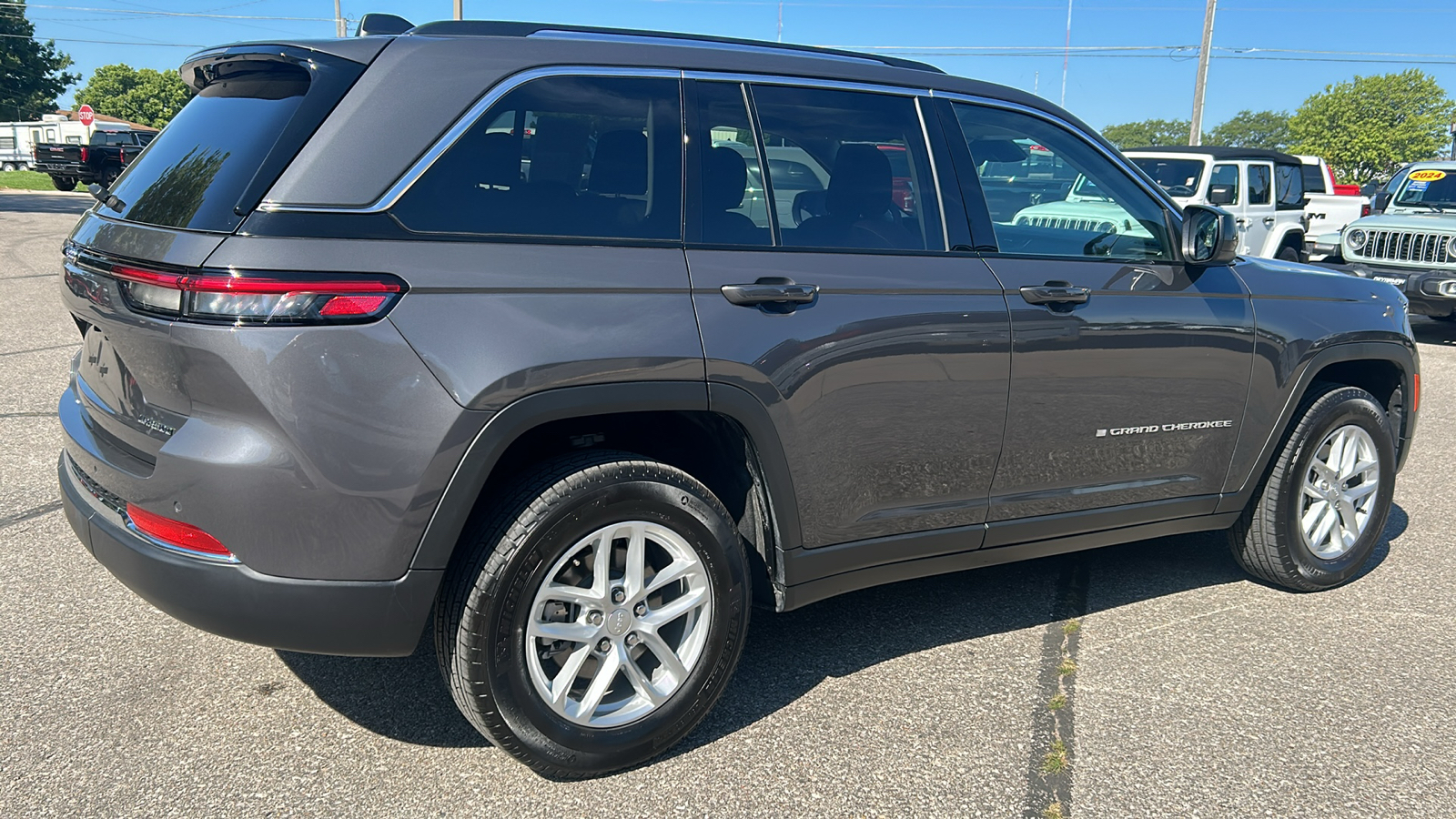 2024 Jeep Grand Cherokee Laredo 3