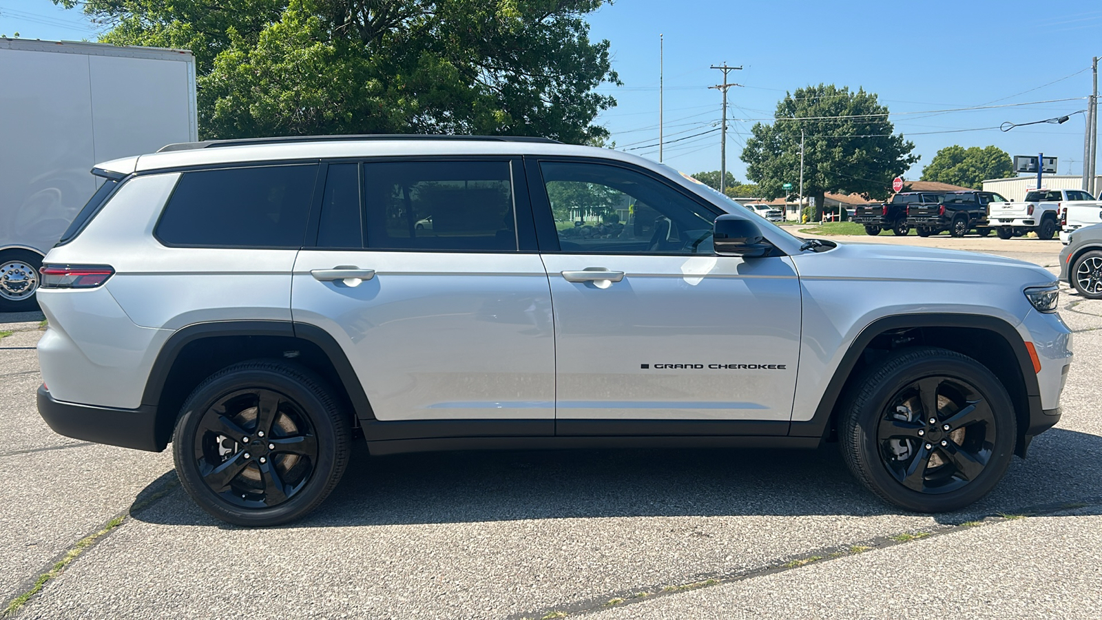 2024 Jeep Grand Cherokee L Altitude X 2