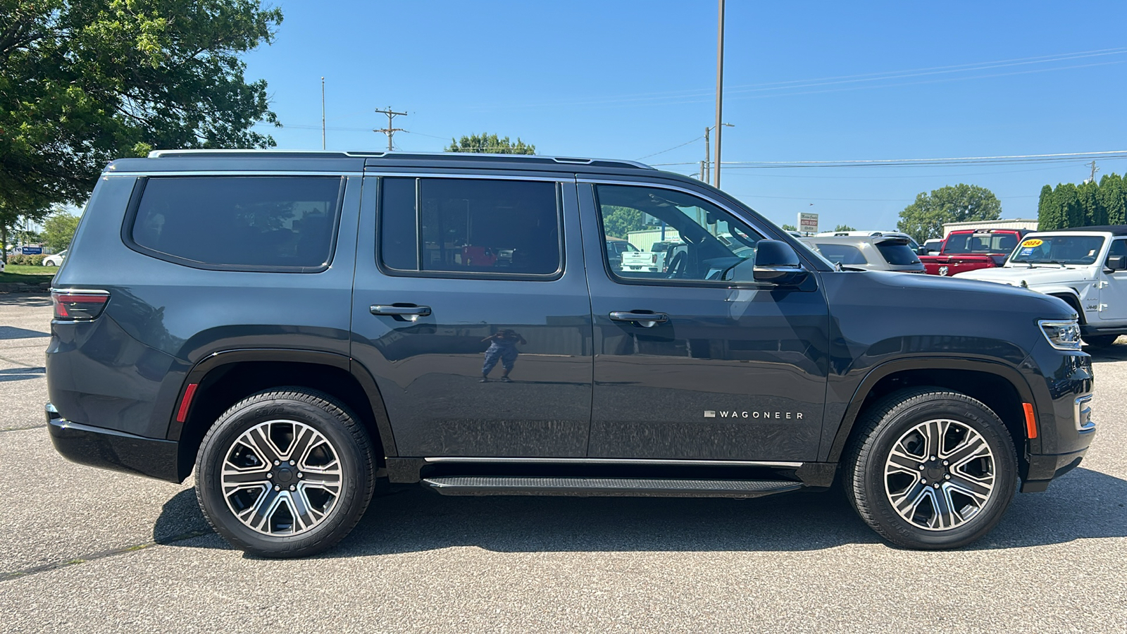 2024 Jeep Wagoneer Base 2