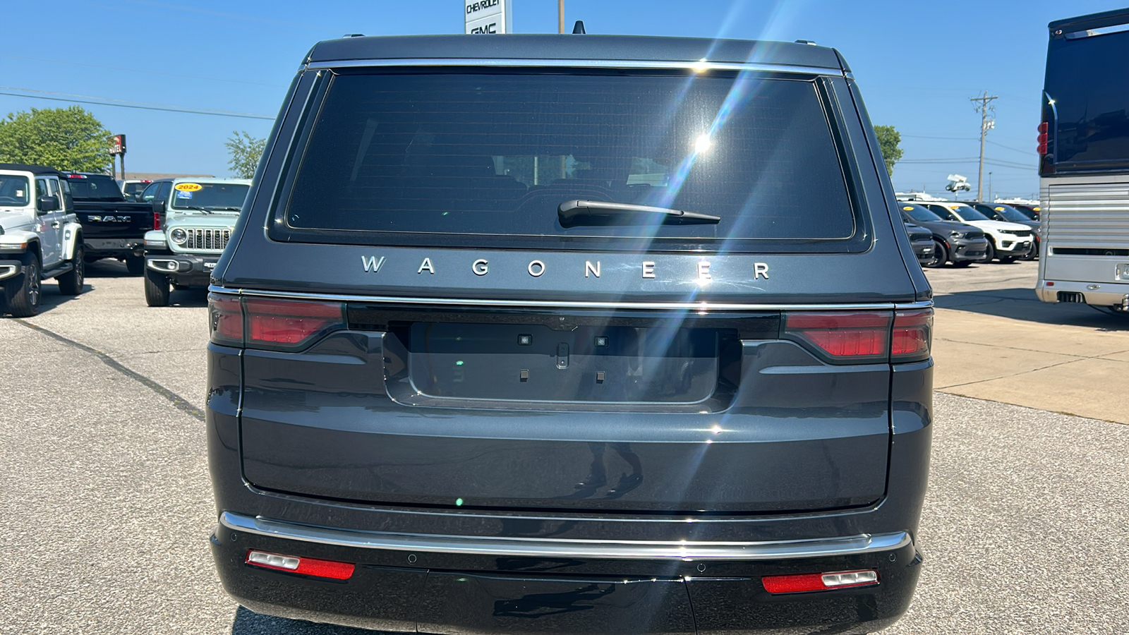 2024 Jeep Wagoneer Base 4