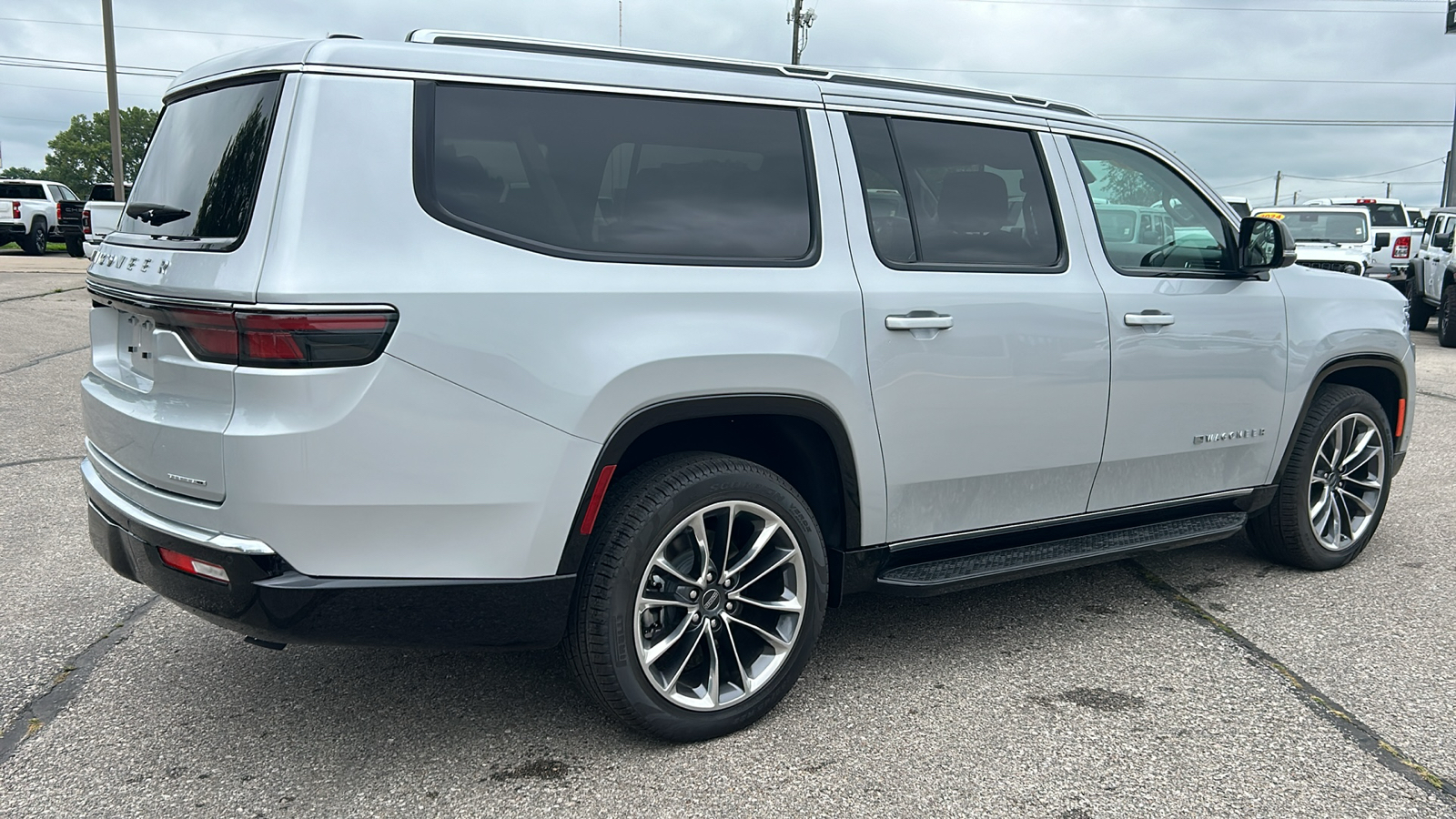 2024 Jeep Wagoneer L Series II 3