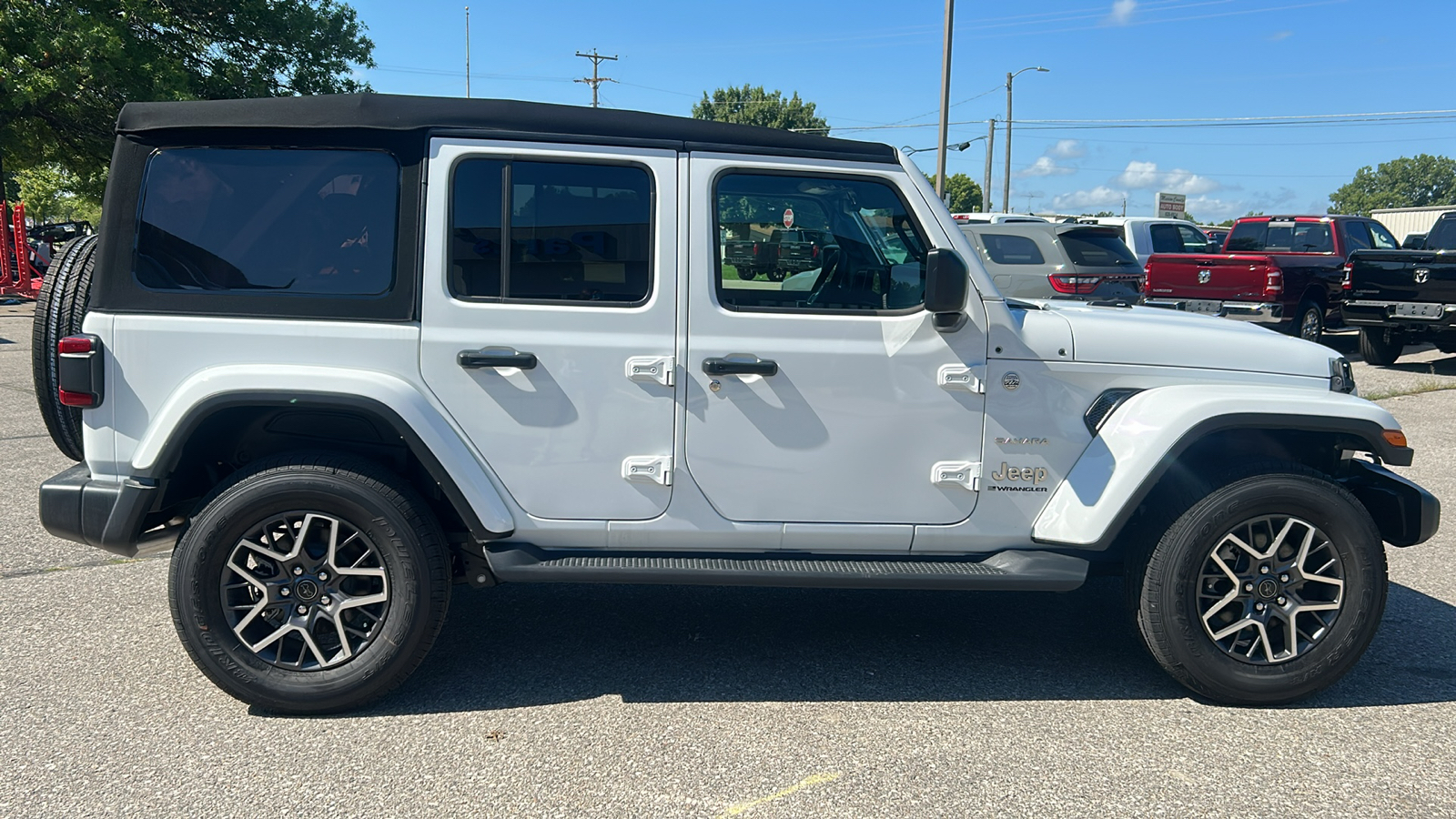 2024 Jeep Wrangler Sahara 2