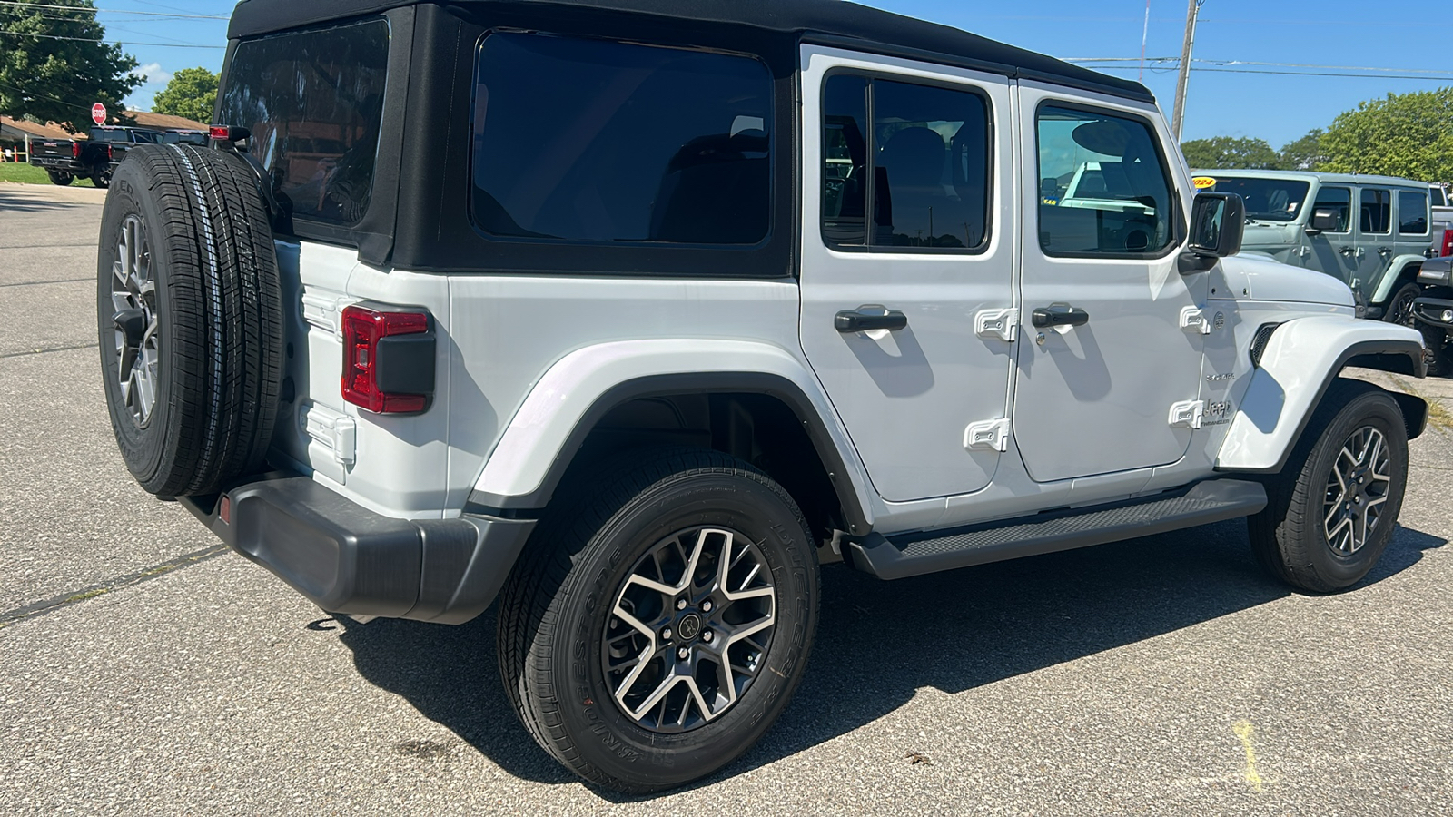 2024 Jeep Wrangler Sahara 3