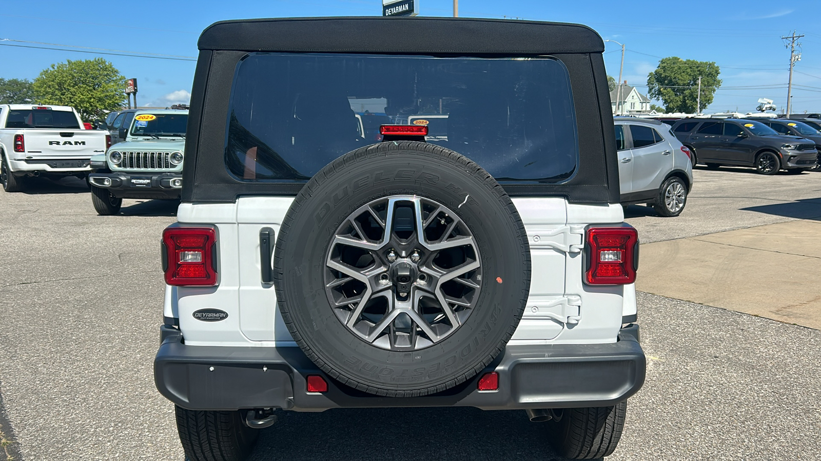 2024 Jeep Wrangler Sahara 4