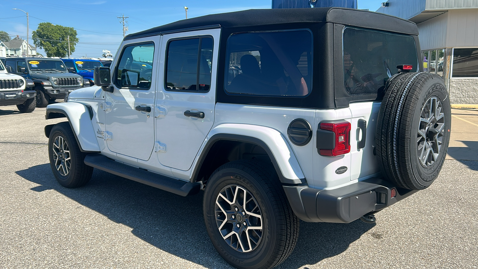 2024 Jeep Wrangler Sahara 5