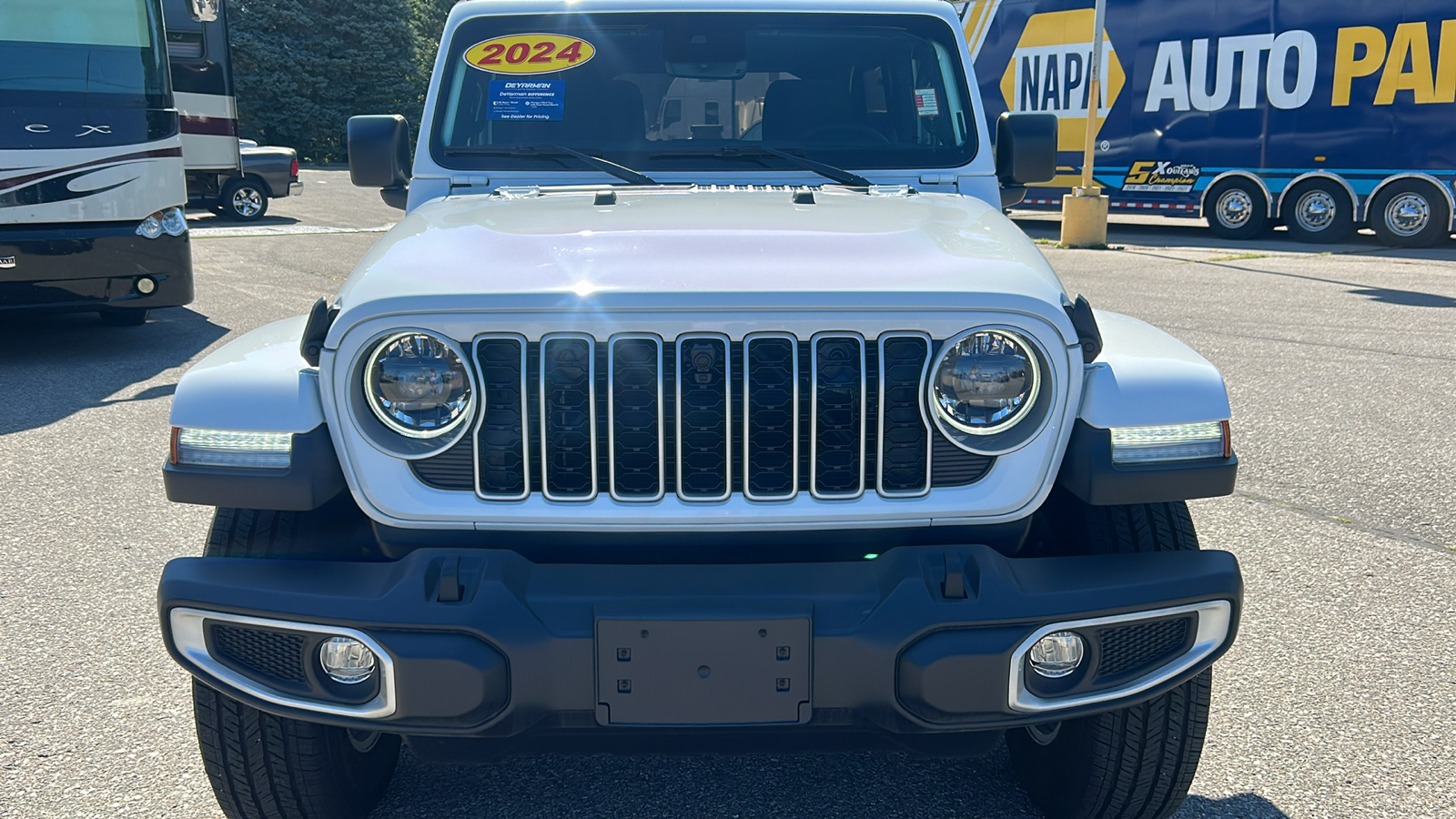 2024 Jeep Wrangler Sahara 8