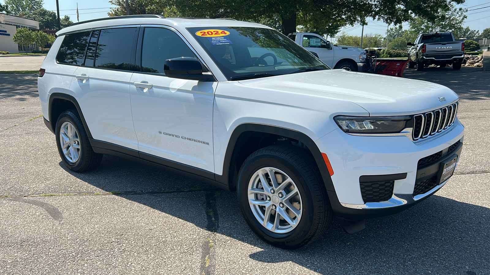 2024 Jeep Grand Cherokee L Laredo 1