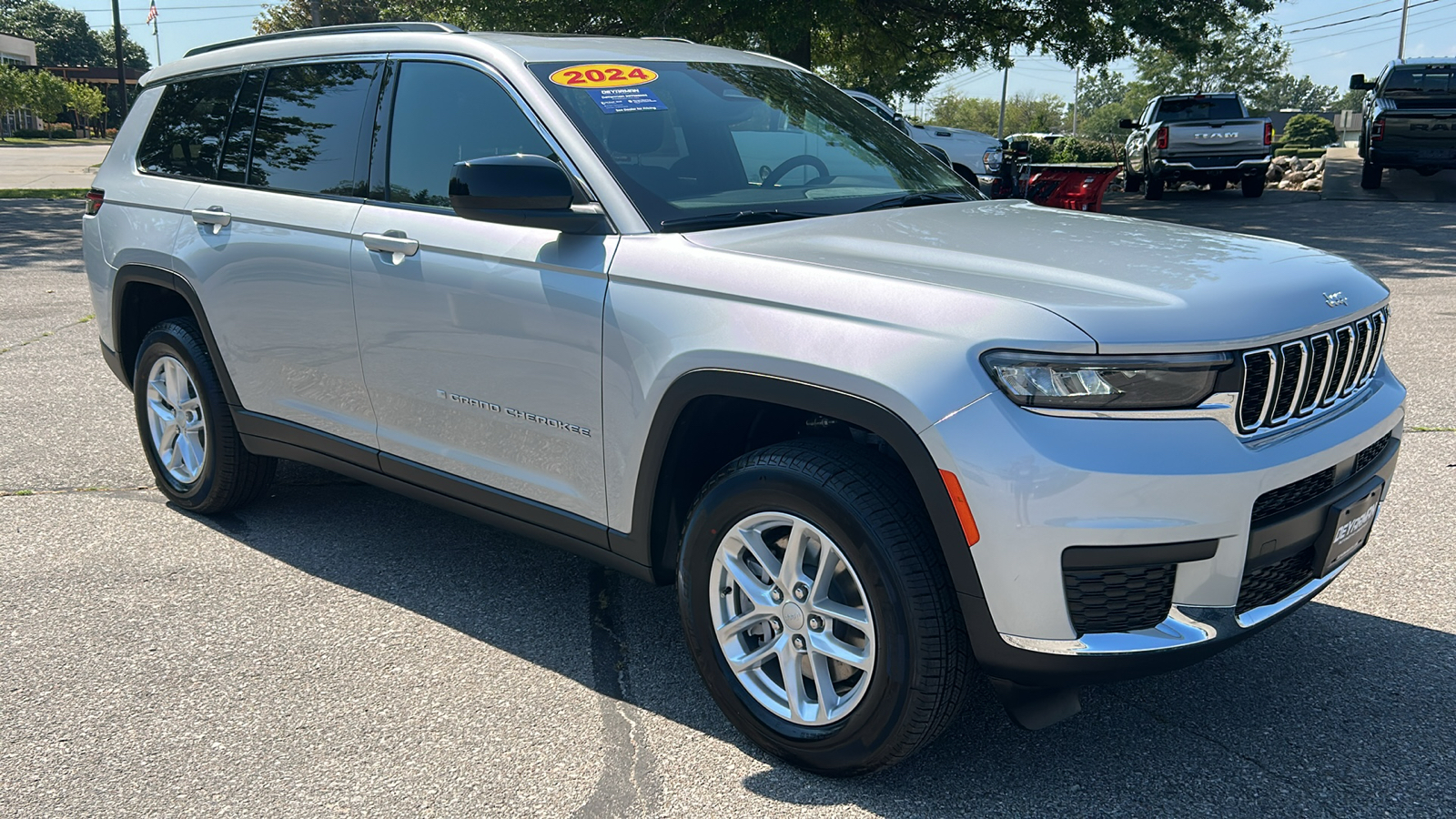 2024 Jeep Grand Cherokee L Laredo 1