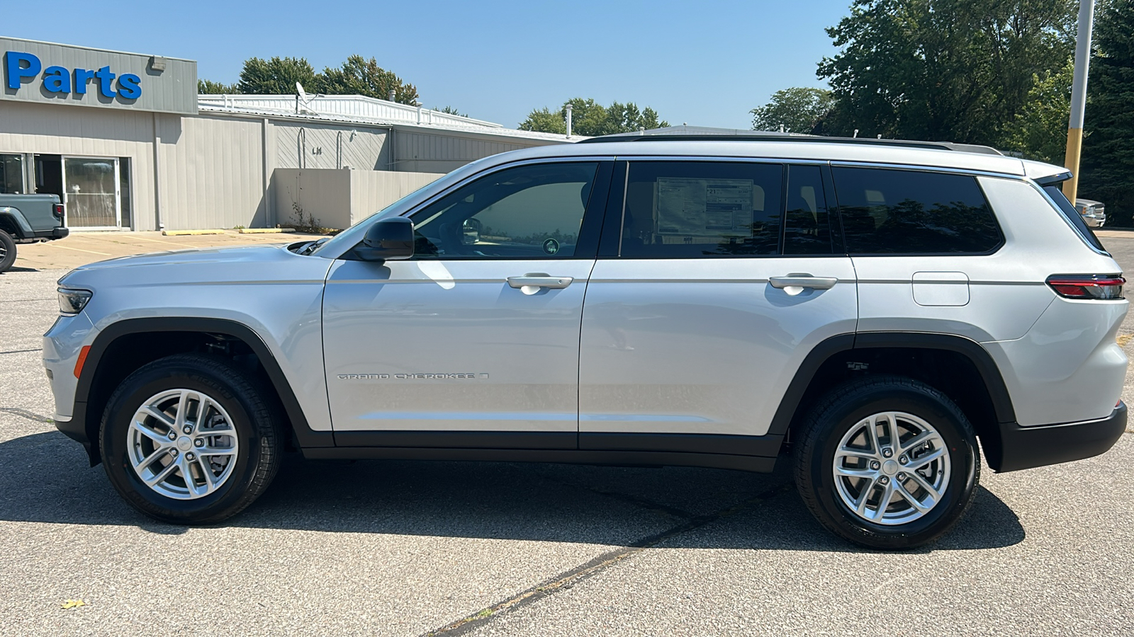 2024 Jeep Grand Cherokee L Laredo 6