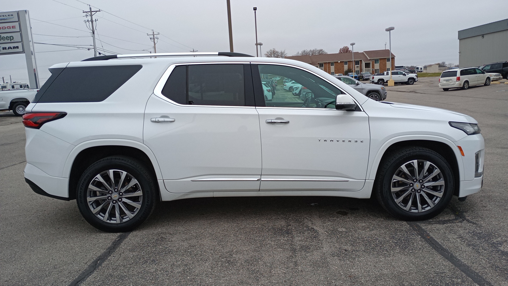 2023 Chevrolet Traverse Premier 2