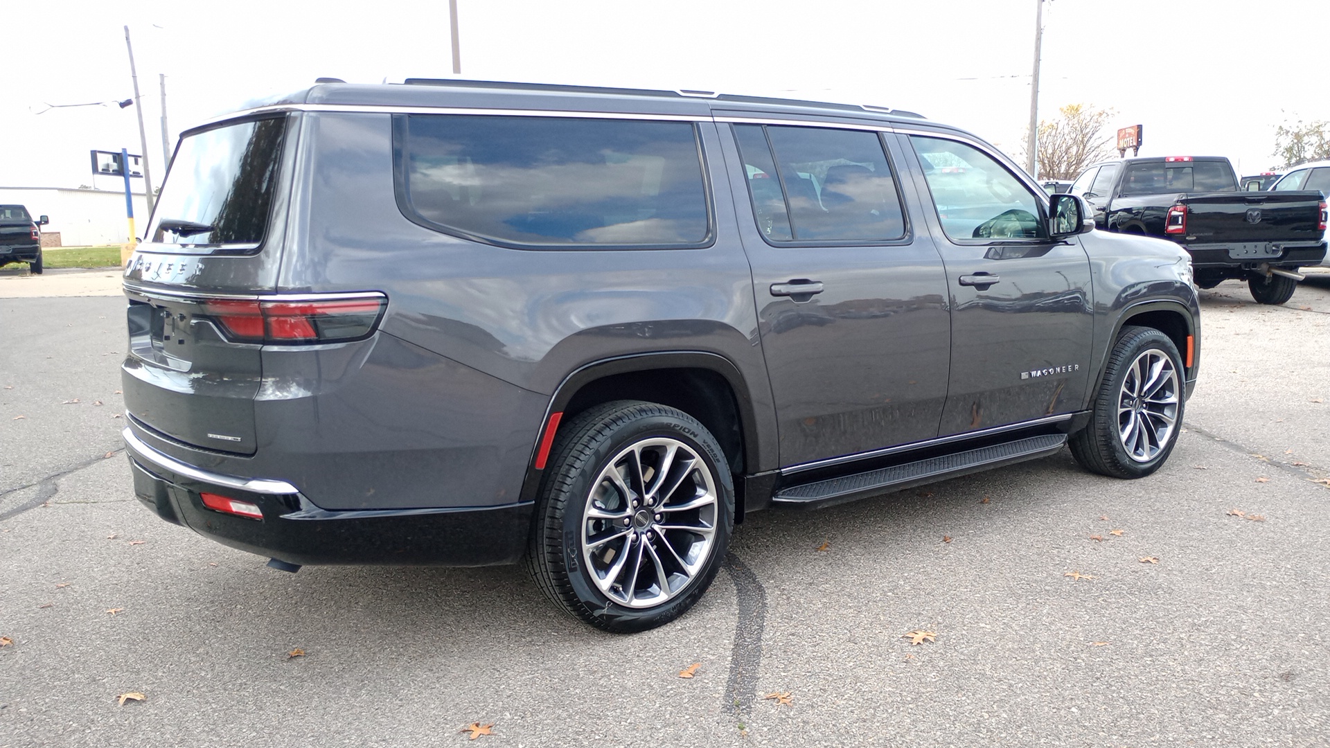 2024 Jeep Wagoneer L Series II 3