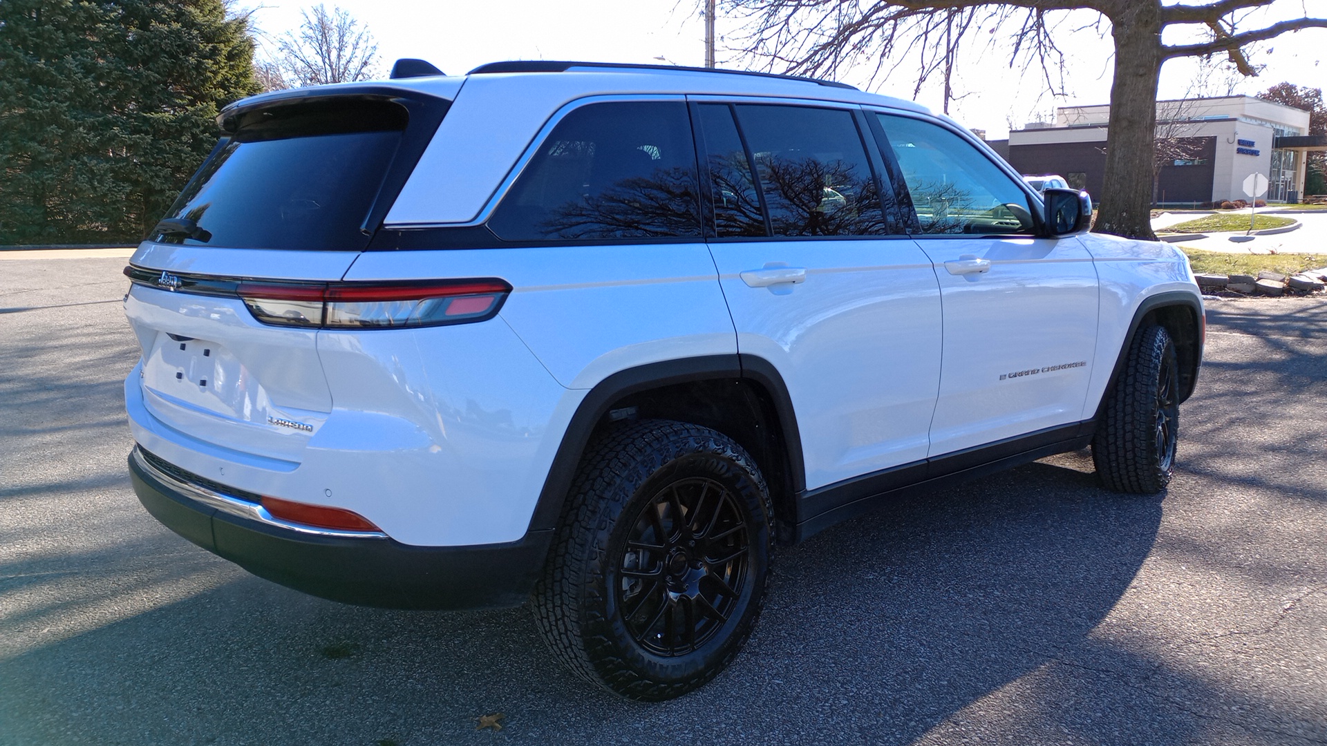 2023 Jeep Grand Cherokee Laredo 3