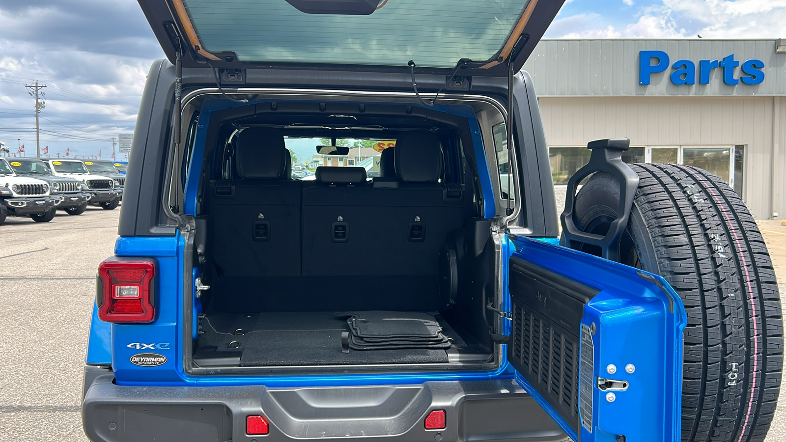 2022 Jeep Wrangler Unlimited Sahara 4xe 18