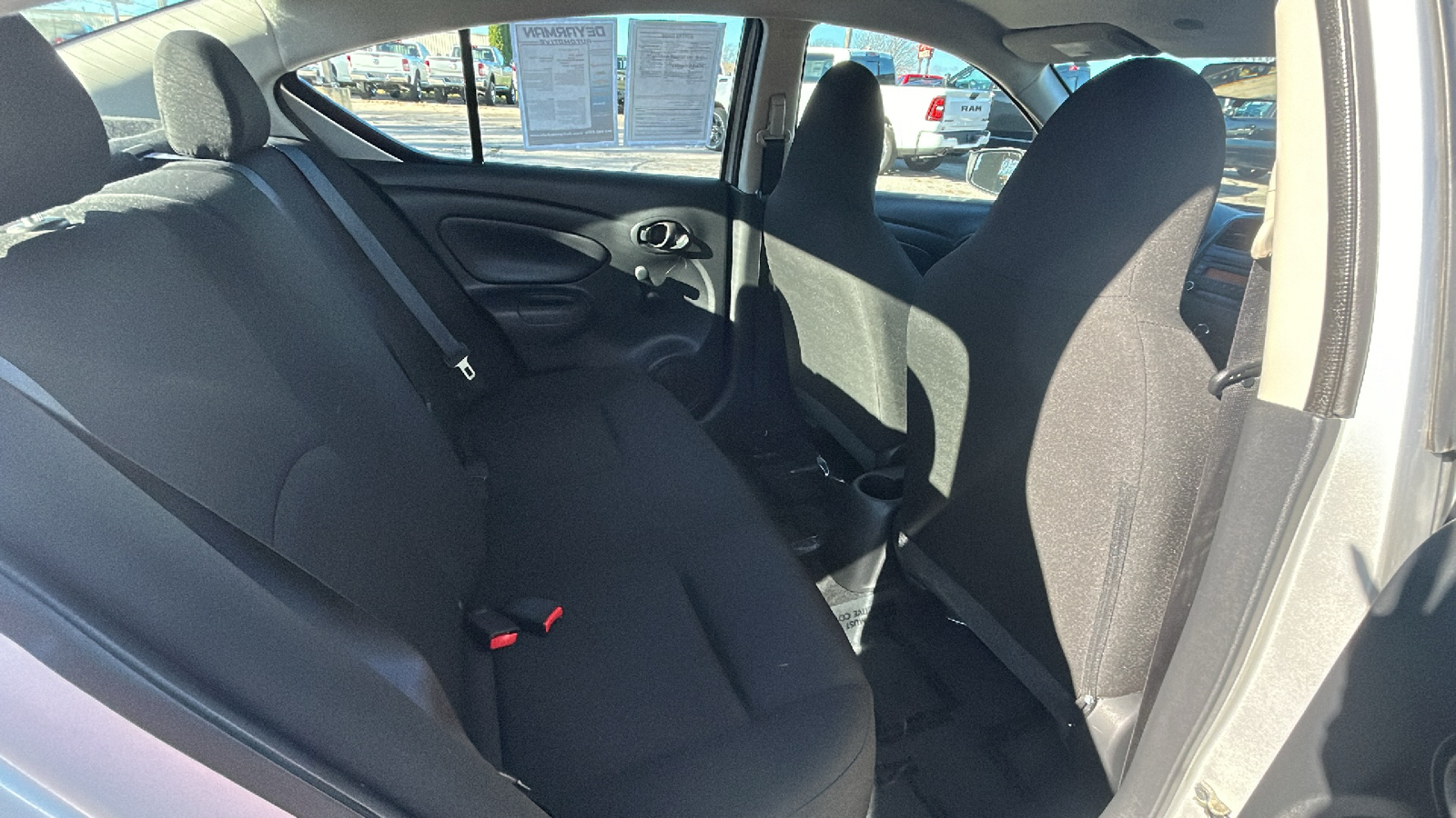 2017 Nissan Versa 1.6 S 21