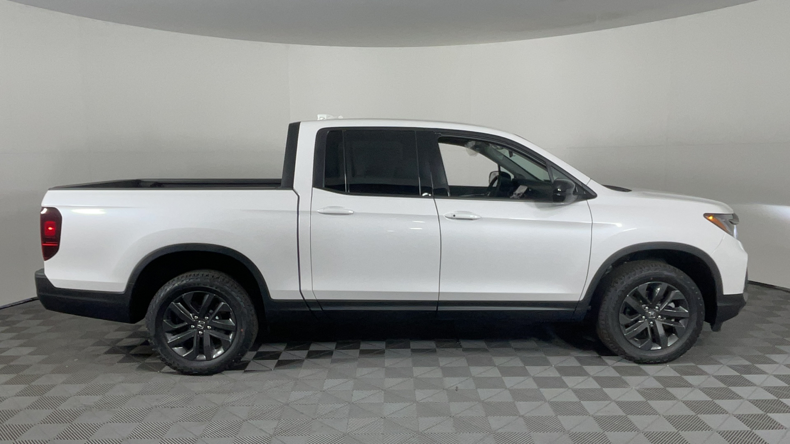 2025 Honda Ridgeline Sport 3