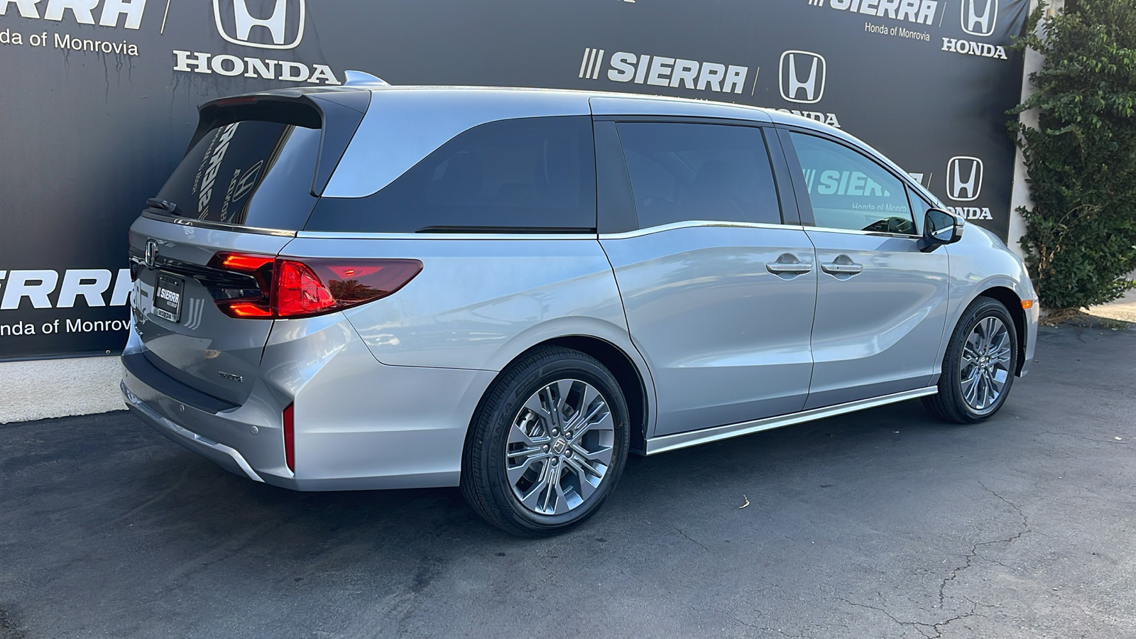 2025 Honda Odyssey Touring 3