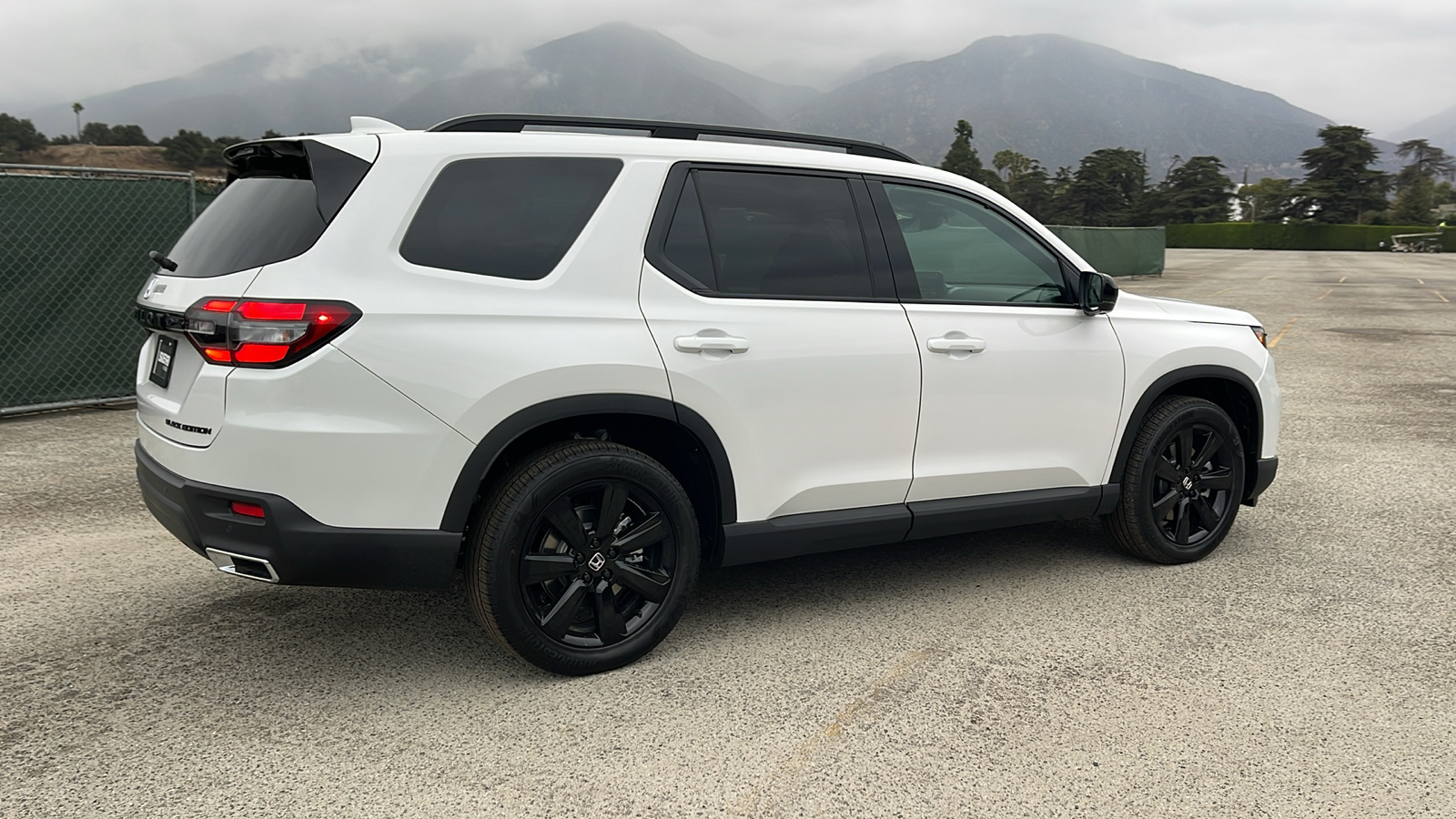 2025 Honda Pilot Black Edition 4