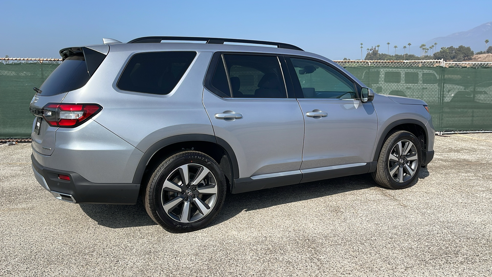 2025 Honda Pilot Touring 4