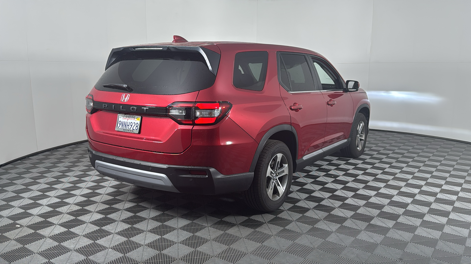 2024 Honda Pilot EX-L 7 Passenger 4