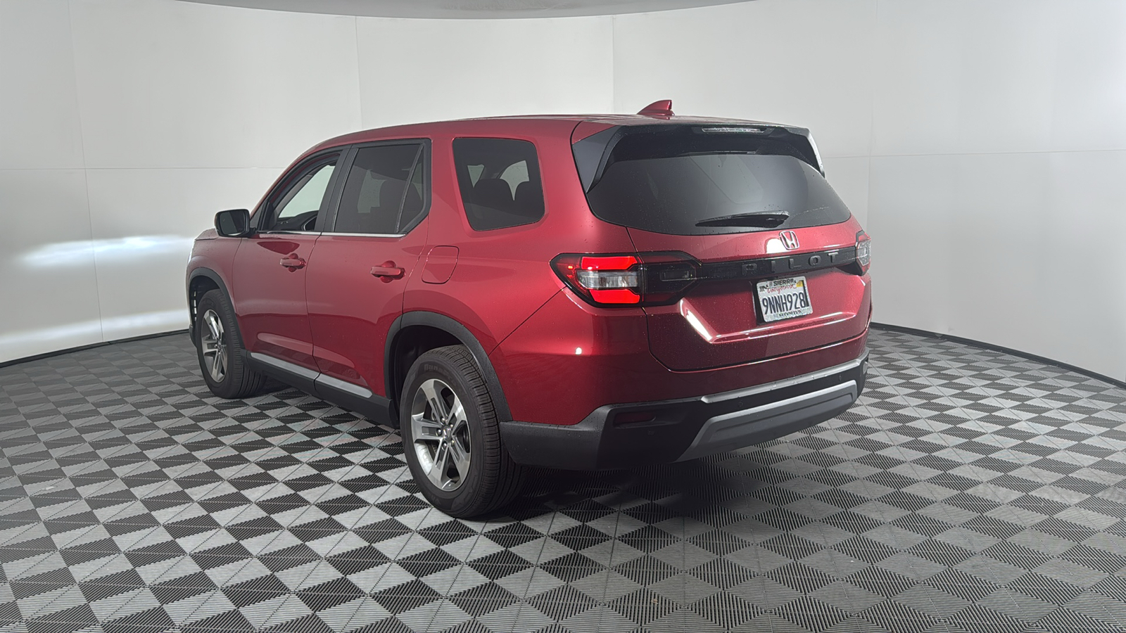 2024 Honda Pilot EX-L 7 Passenger 6