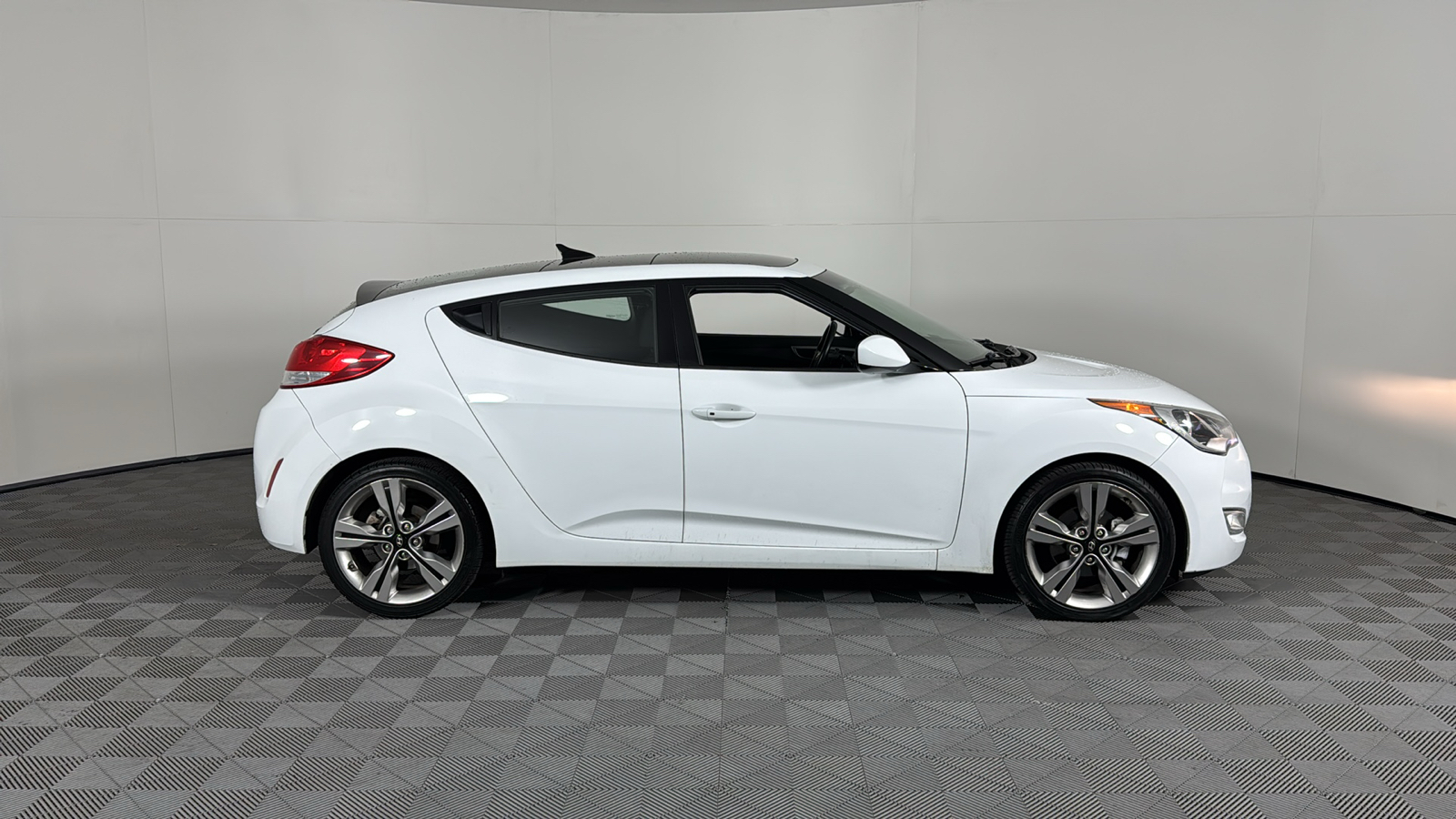 2017 Hyundai Veloster Value Edition 3