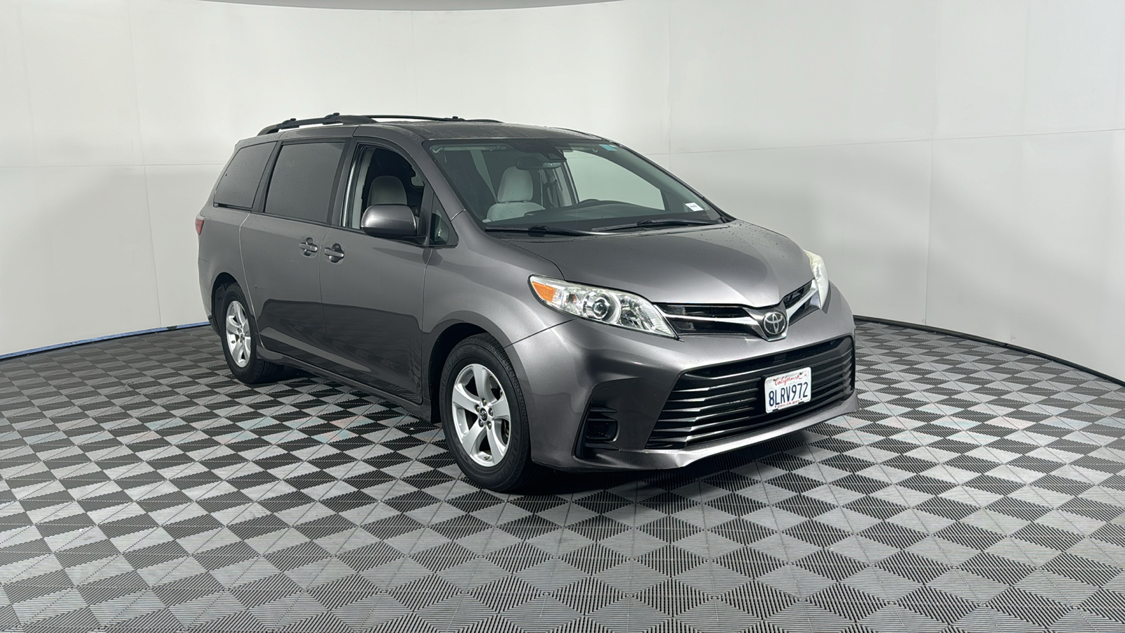 2020 Toyota Sienna LE 2