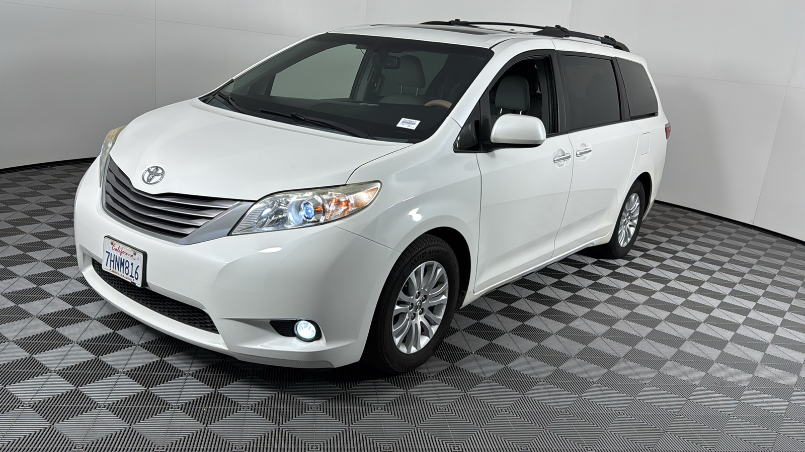 2015 Toyota Sienna XLE 8