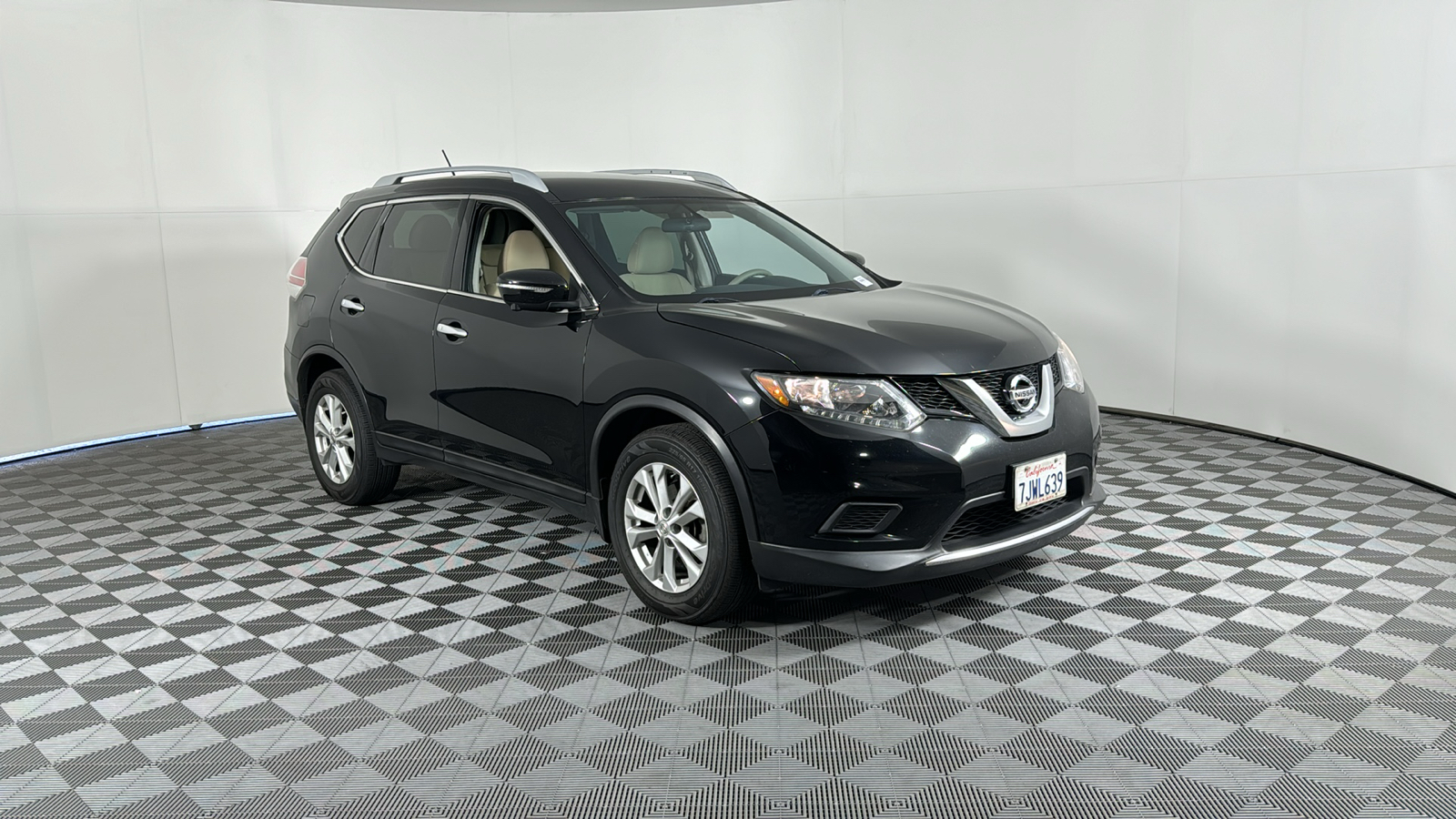 2015 Nissan Rogue SV 2