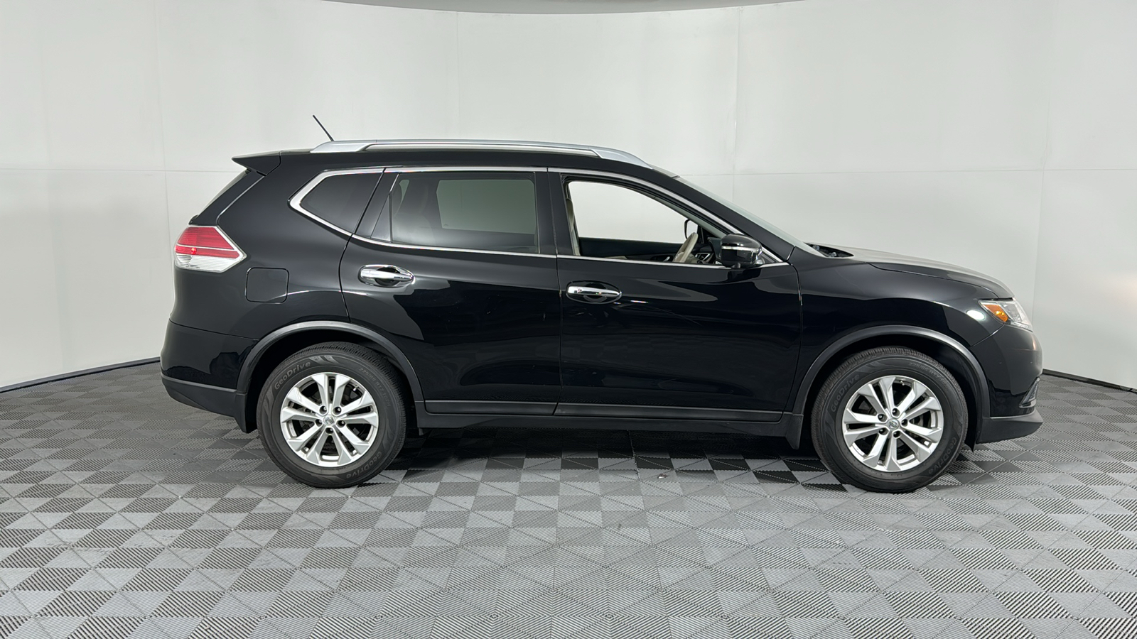 2015 Nissan Rogue SV 3