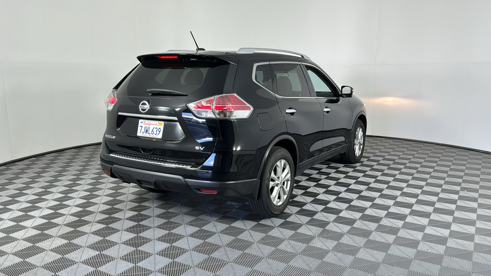 2015 Nissan Rogue SV 4