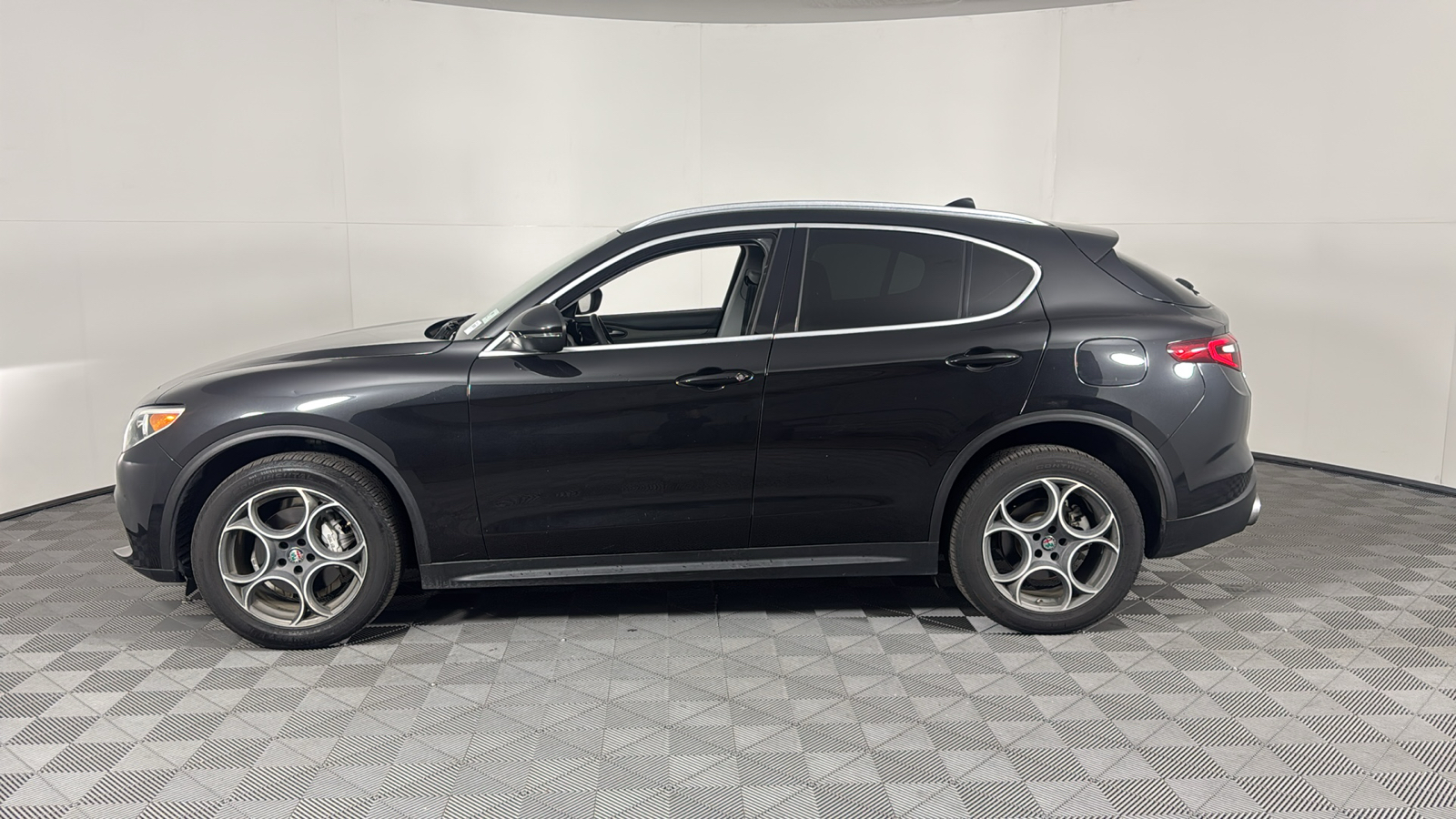 2018 Alfa Romeo Stelvio Ti 7