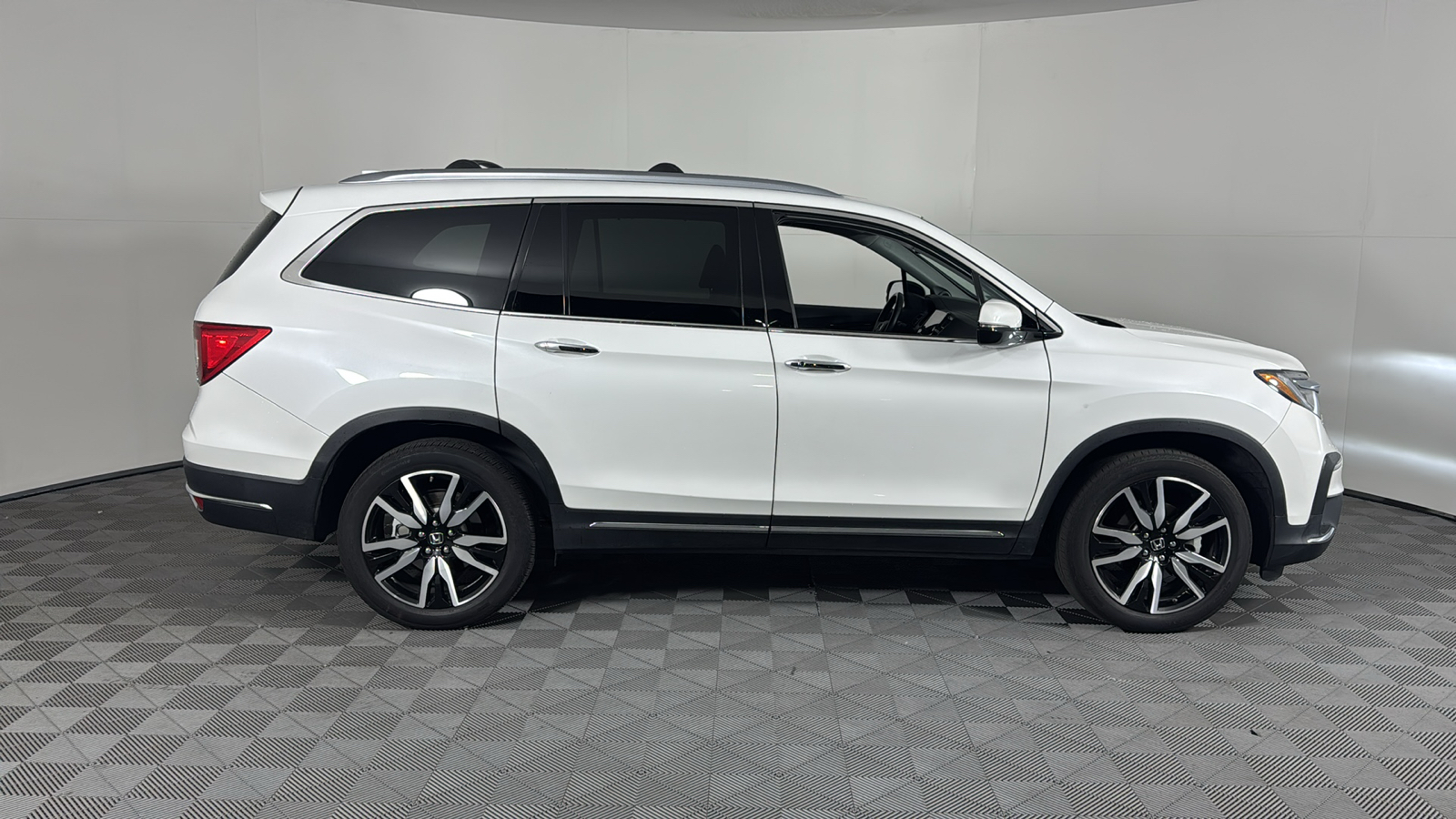 2021 Honda Pilot Touring 8-Passenger 3