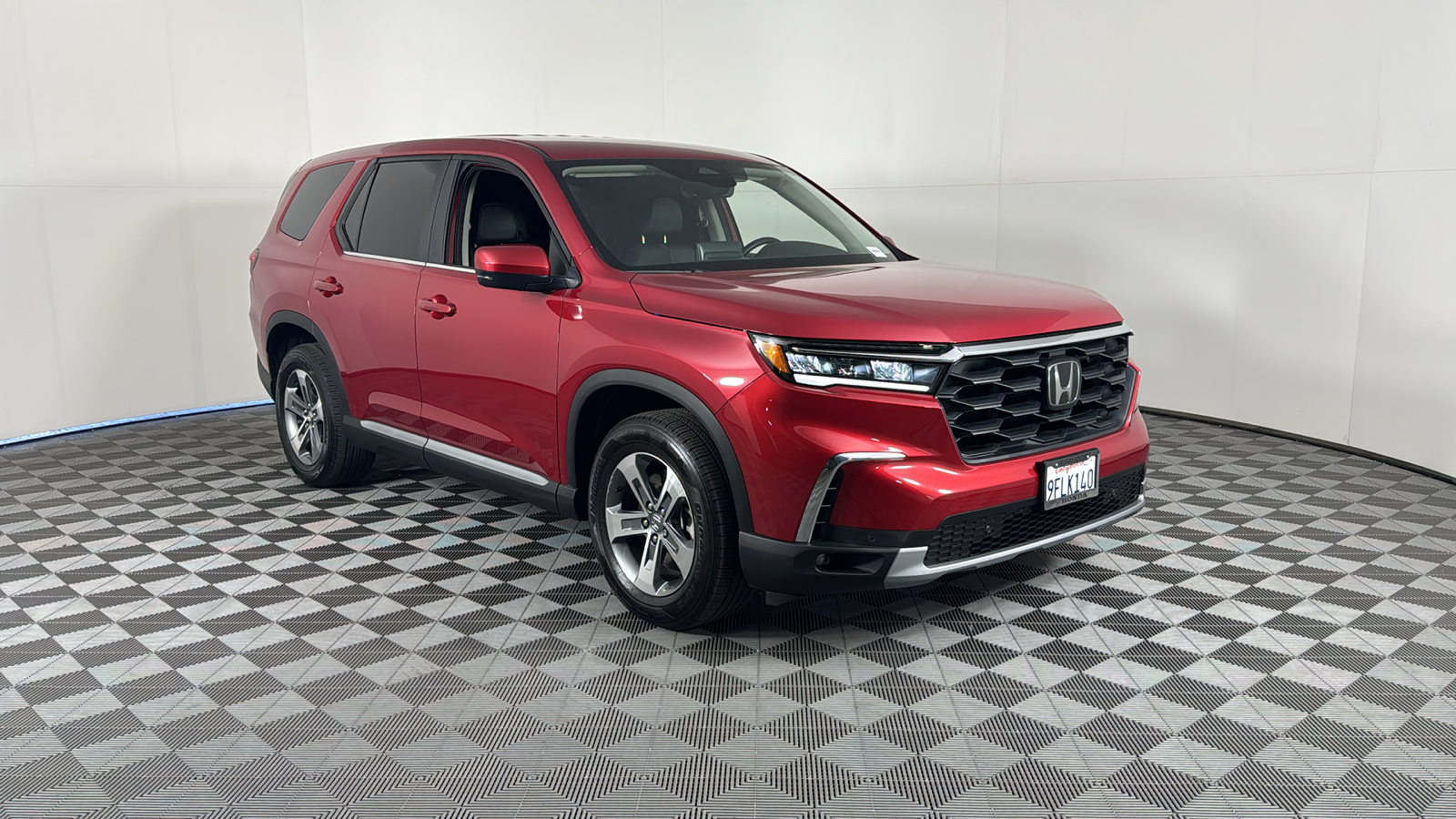 2023 Honda Pilot EX-L 8 Passenger 2