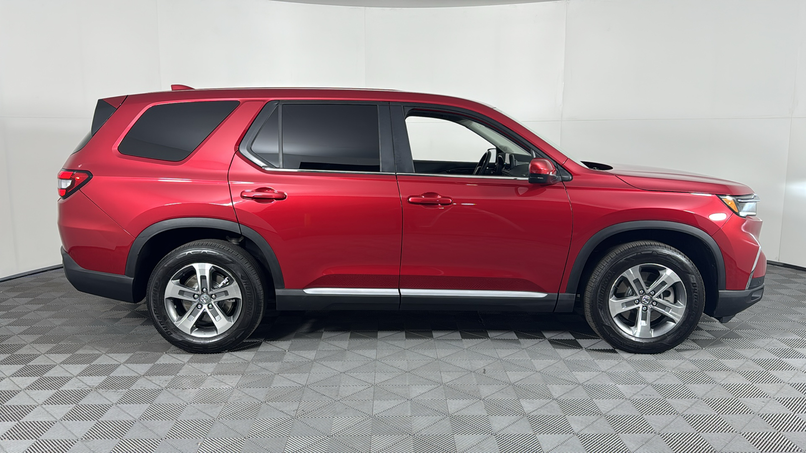 2023 Honda Pilot EX-L 8 Passenger 3