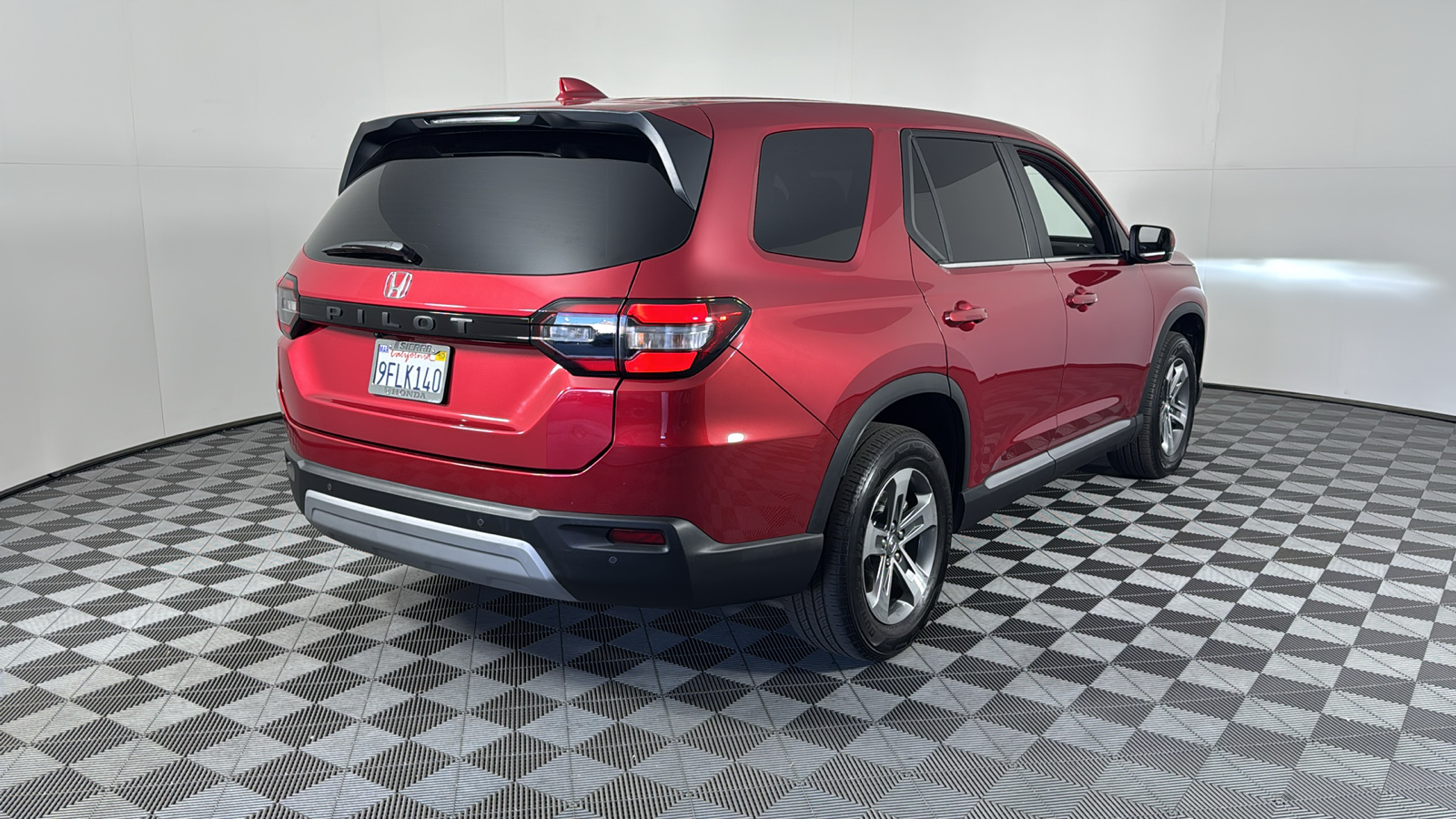 2023 Honda Pilot EX-L 8 Passenger 4