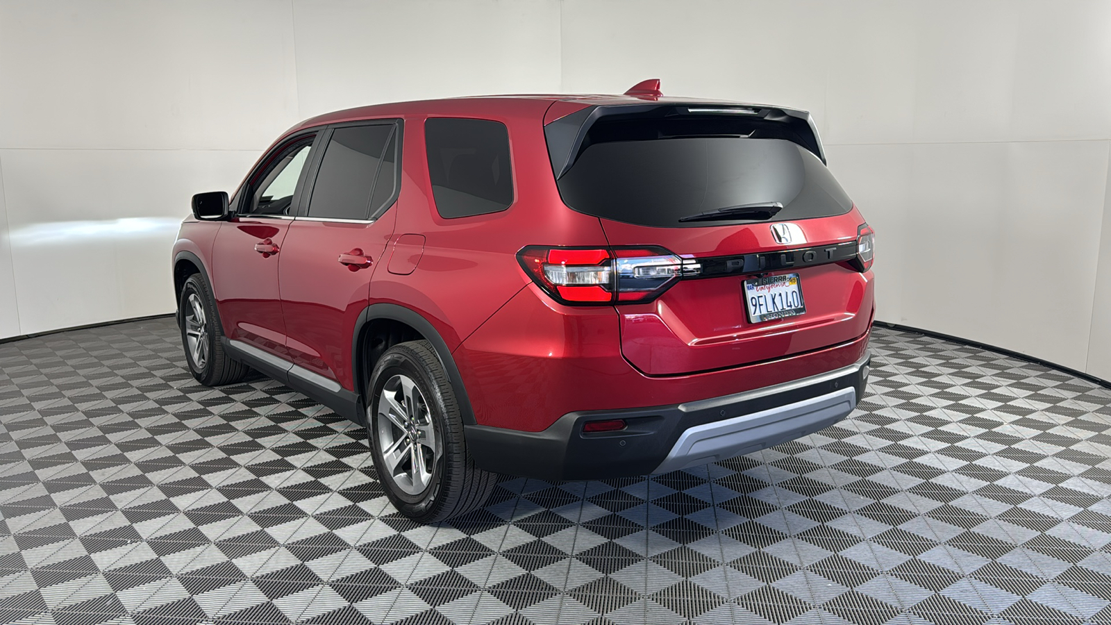 2023 Honda Pilot EX-L 8 Passenger 6