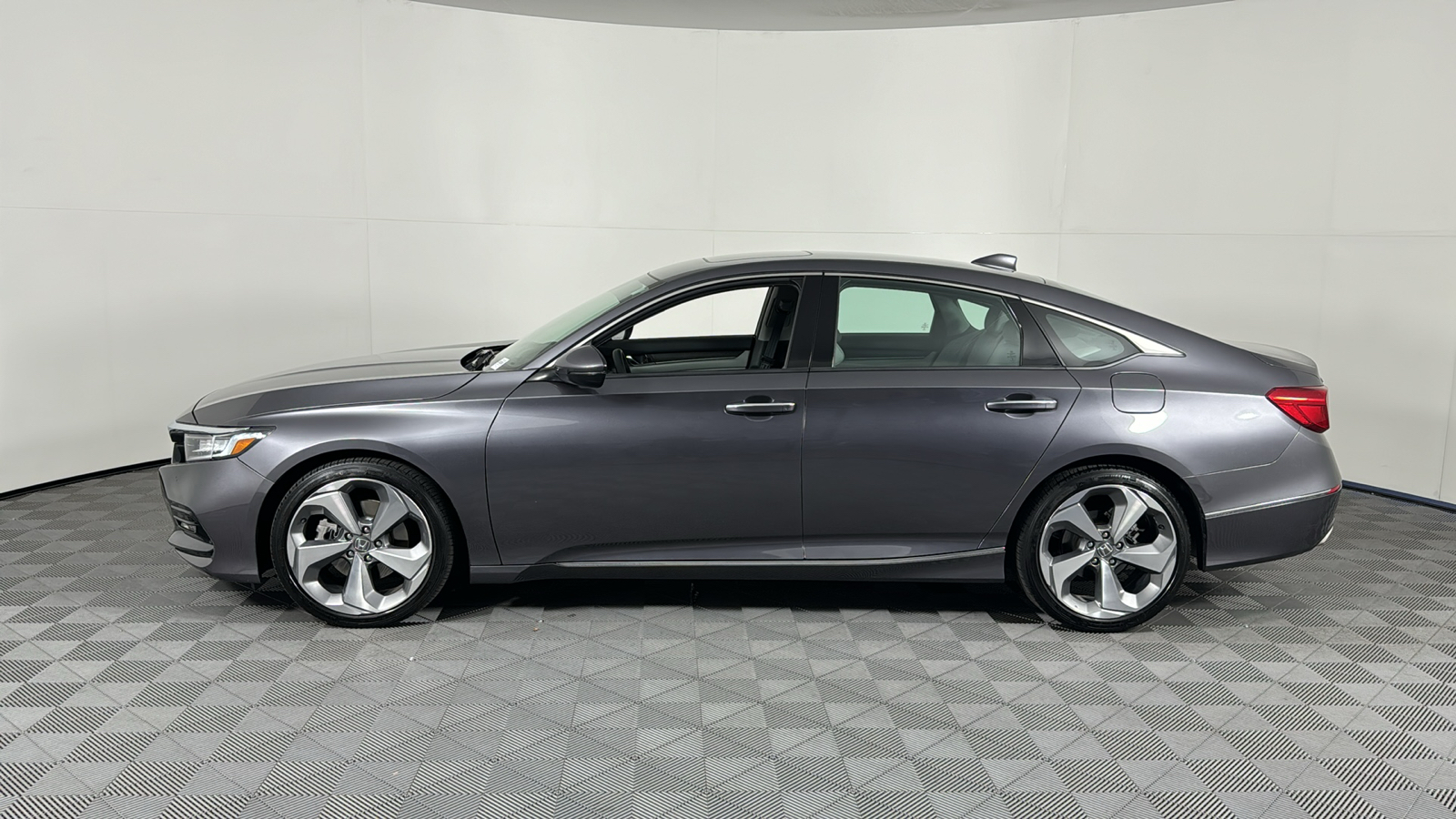 2018 Honda Accord Sedan Touring 2.0T 7