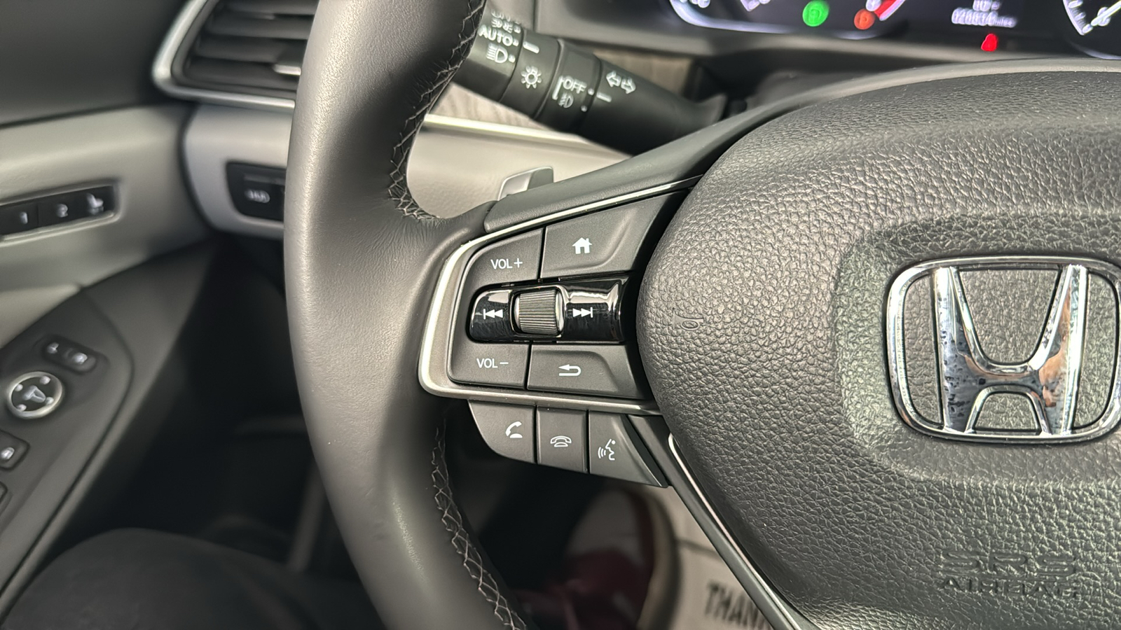 2018 Honda Accord Sedan Touring 2.0T 23