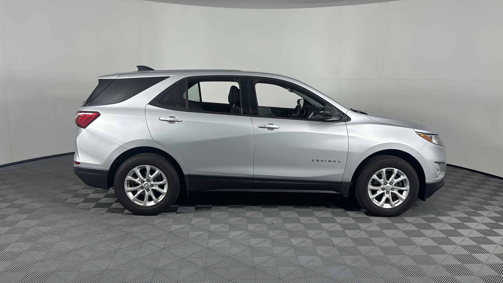 2018 Chevrolet Equinox LS 3