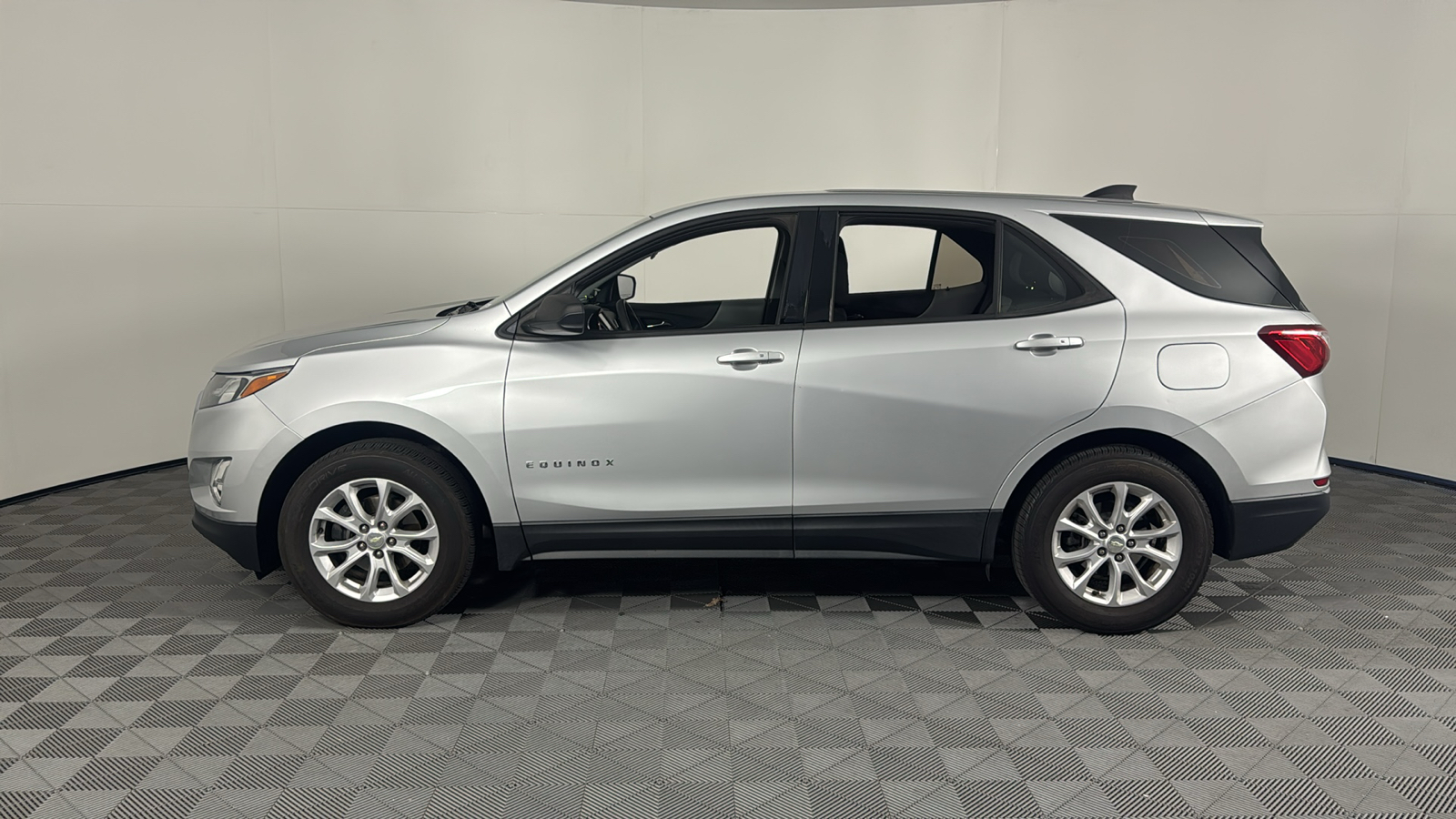 2018 Chevrolet Equinox LS 7