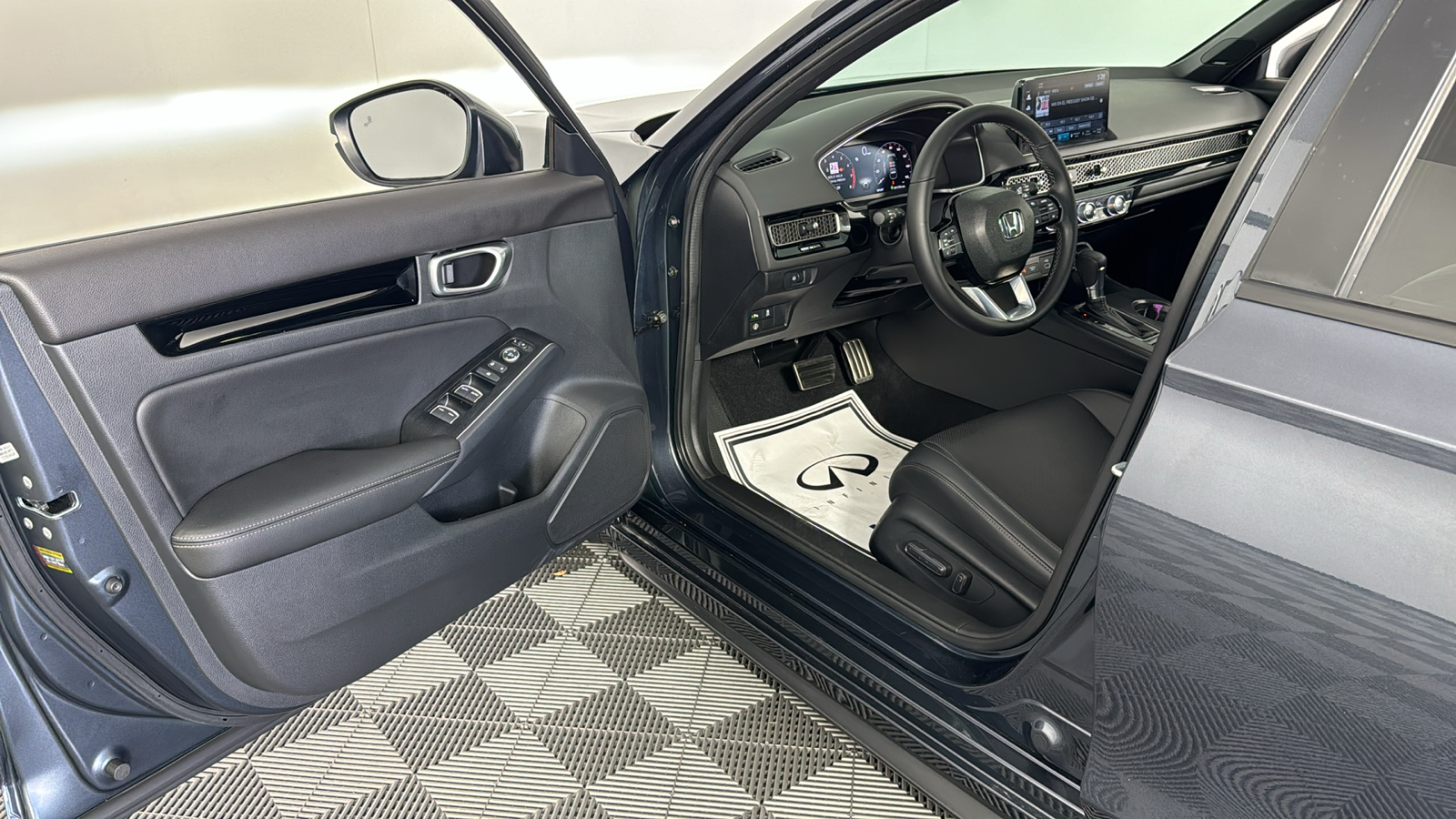 2023 Honda Civic Hatchback Sport Touring 13