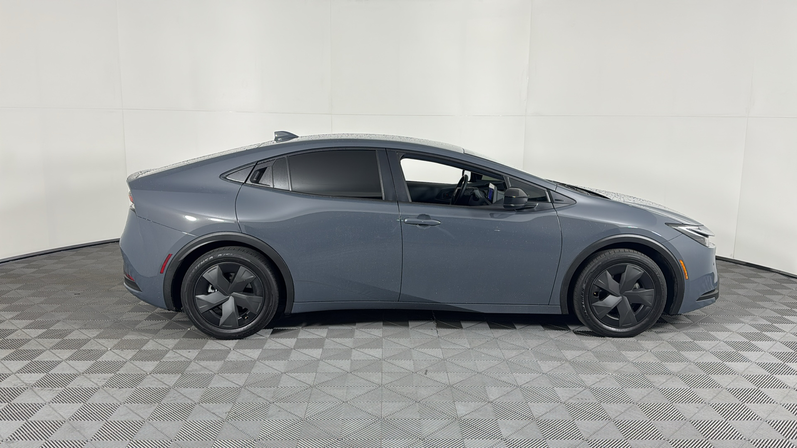 2024 Toyota Prius LE 3