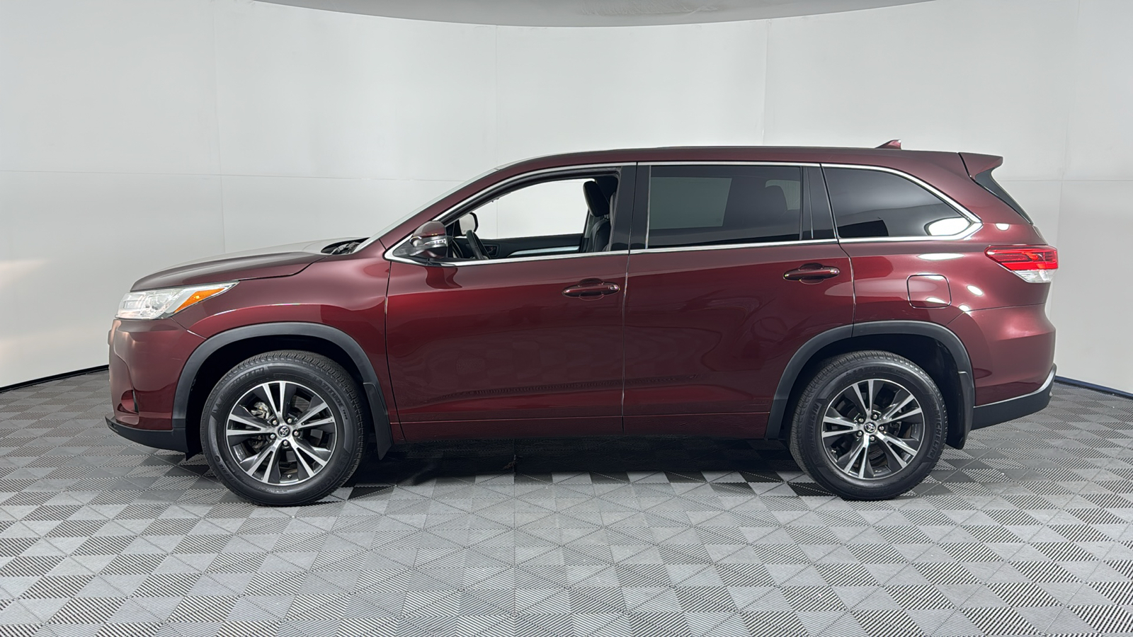 2018 Toyota Highlander LE Plus 7