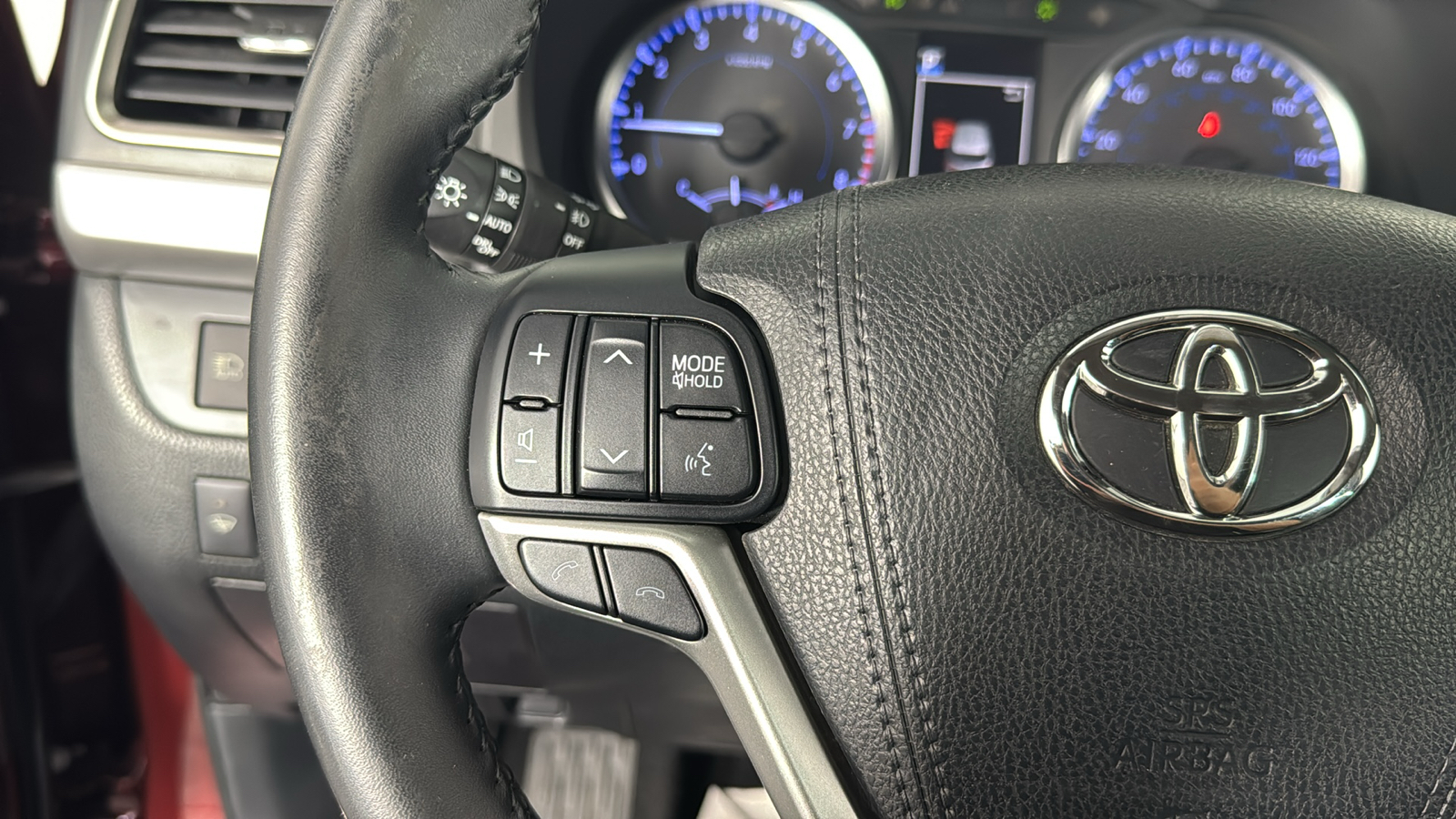 2018 Toyota Highlander LE Plus 24