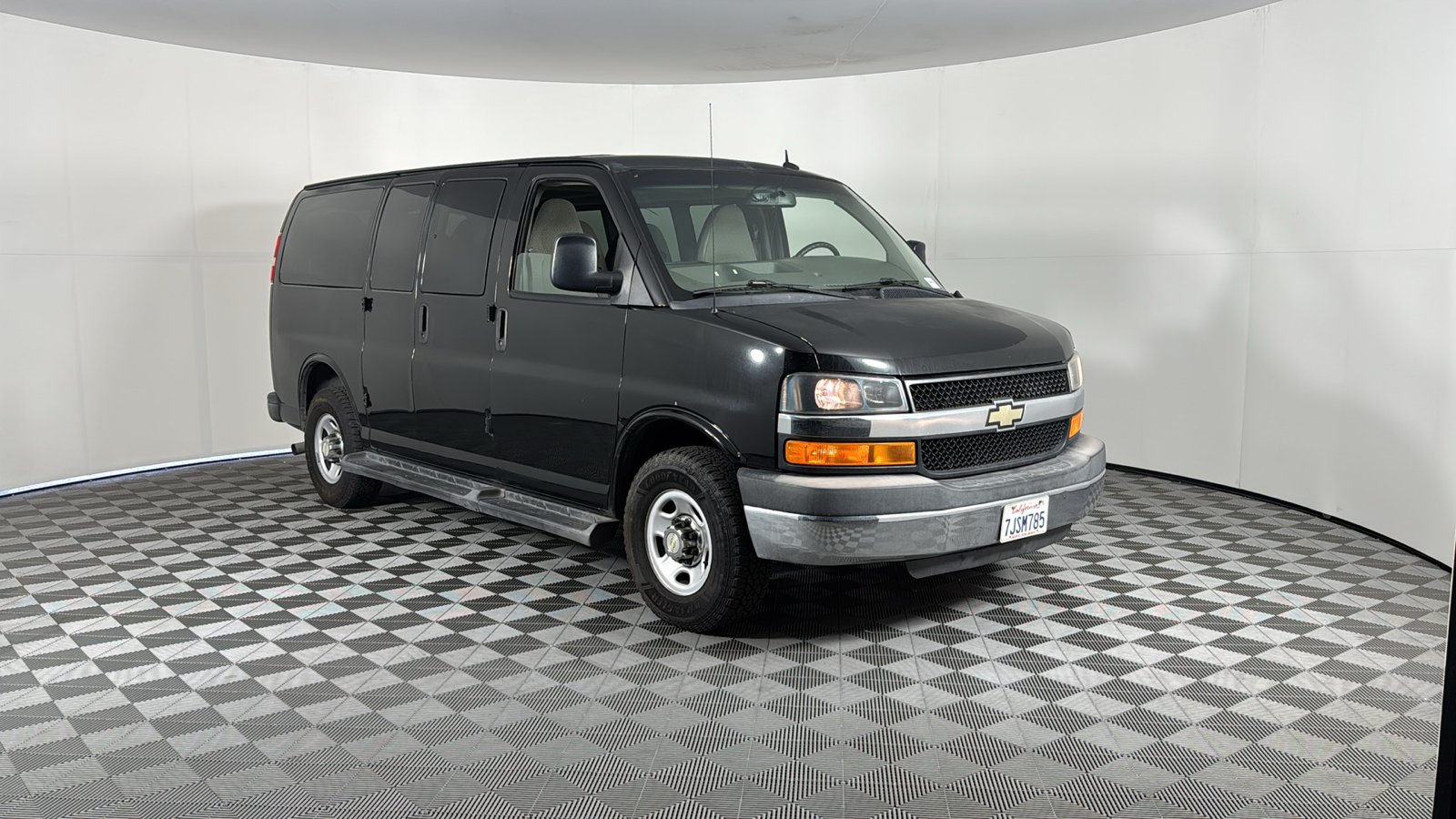 2015 Chevrolet Express Passenger LT 2